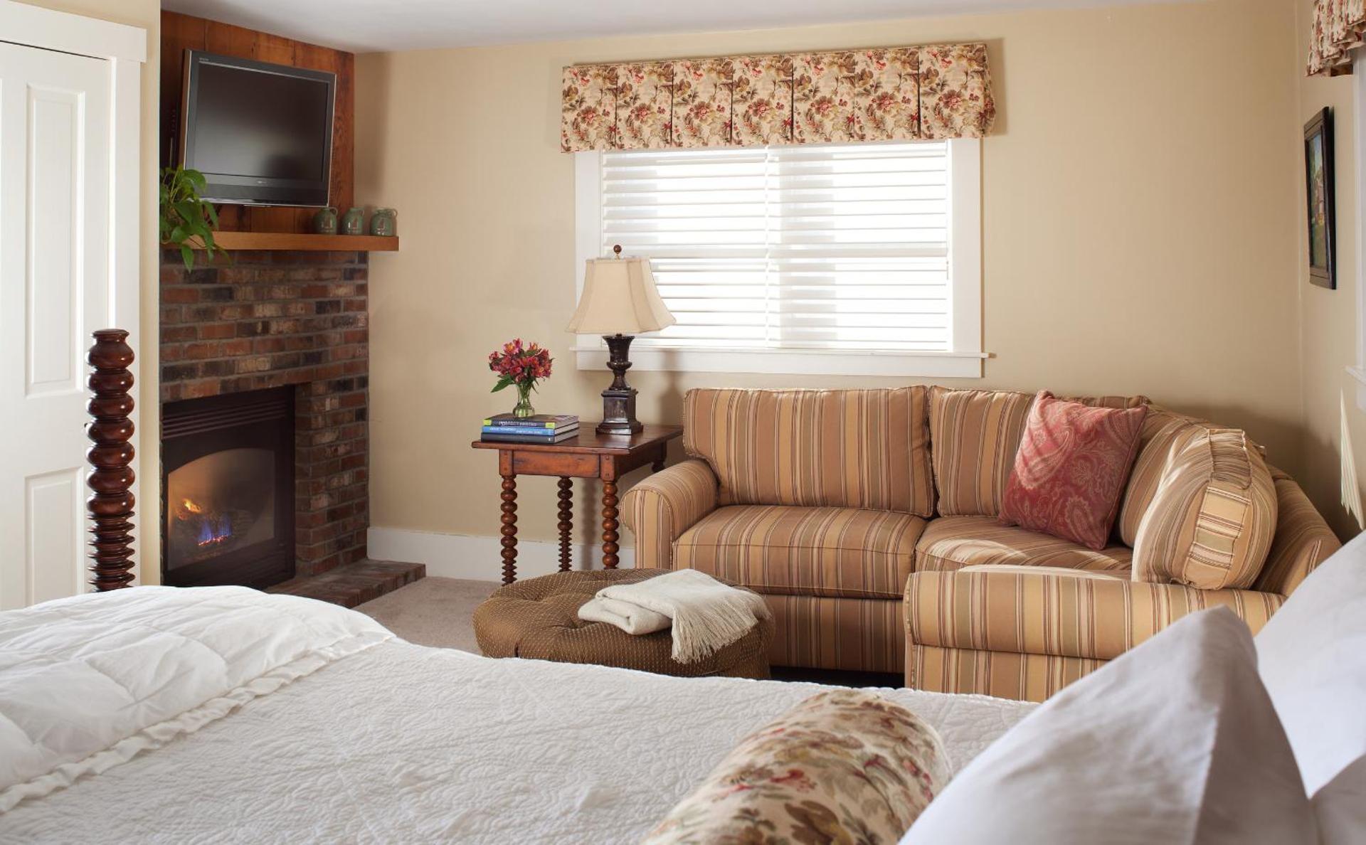 Richardson Deluxe Whirlpool Suite