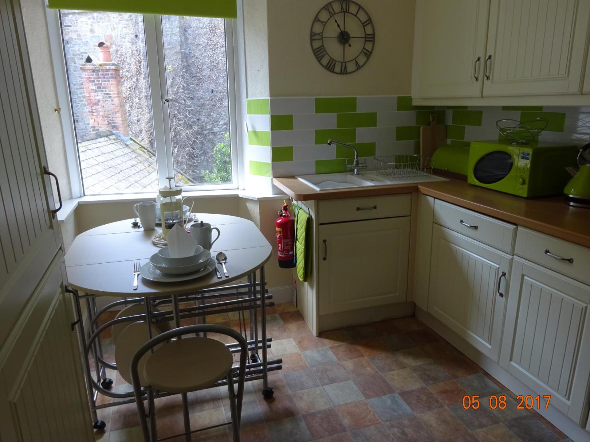 Postmans Rest, second floor apartment, Lynmouth with private parking