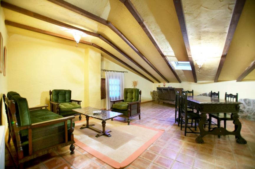 Communal lounge/ TV room