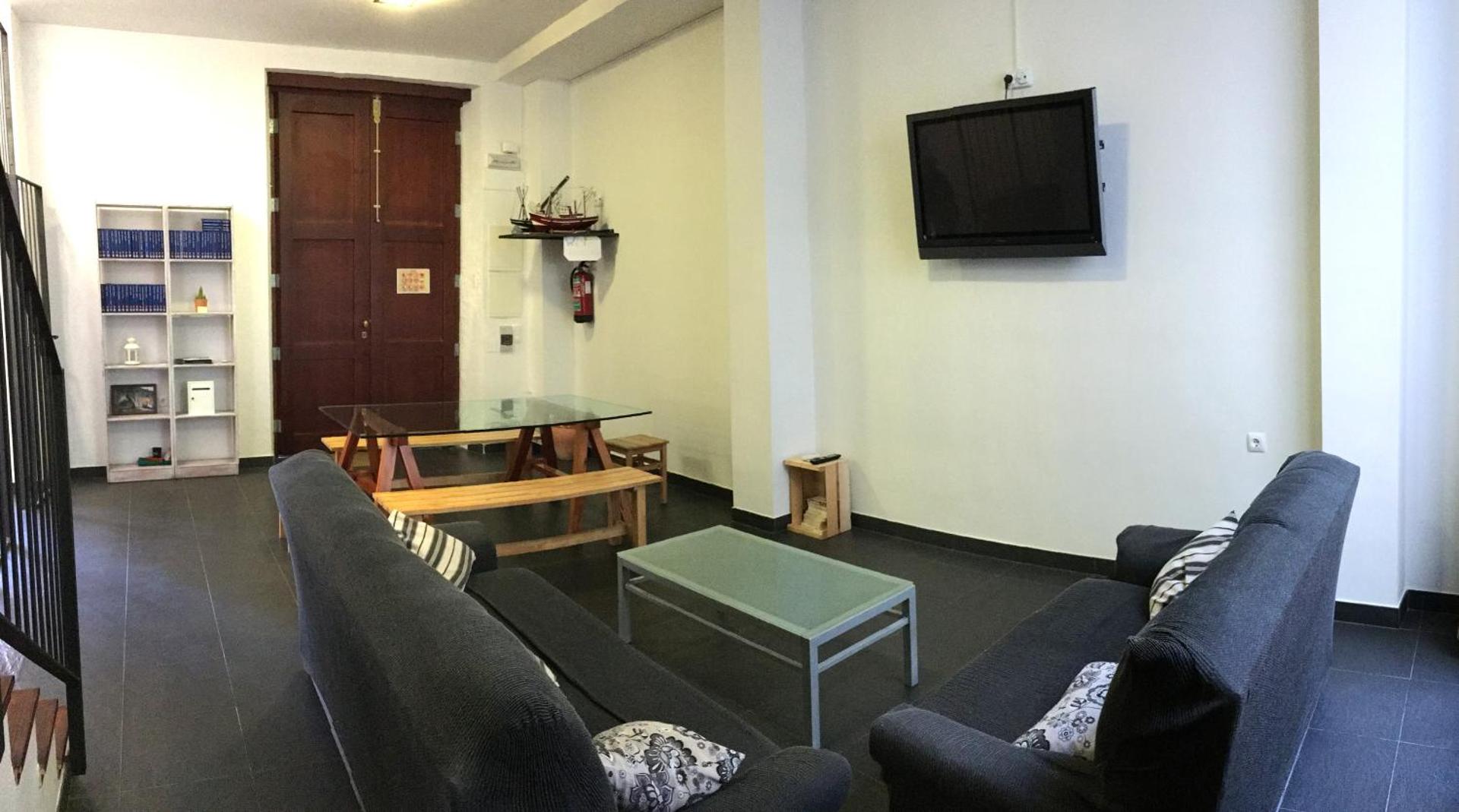 Communal lounge/ TV room