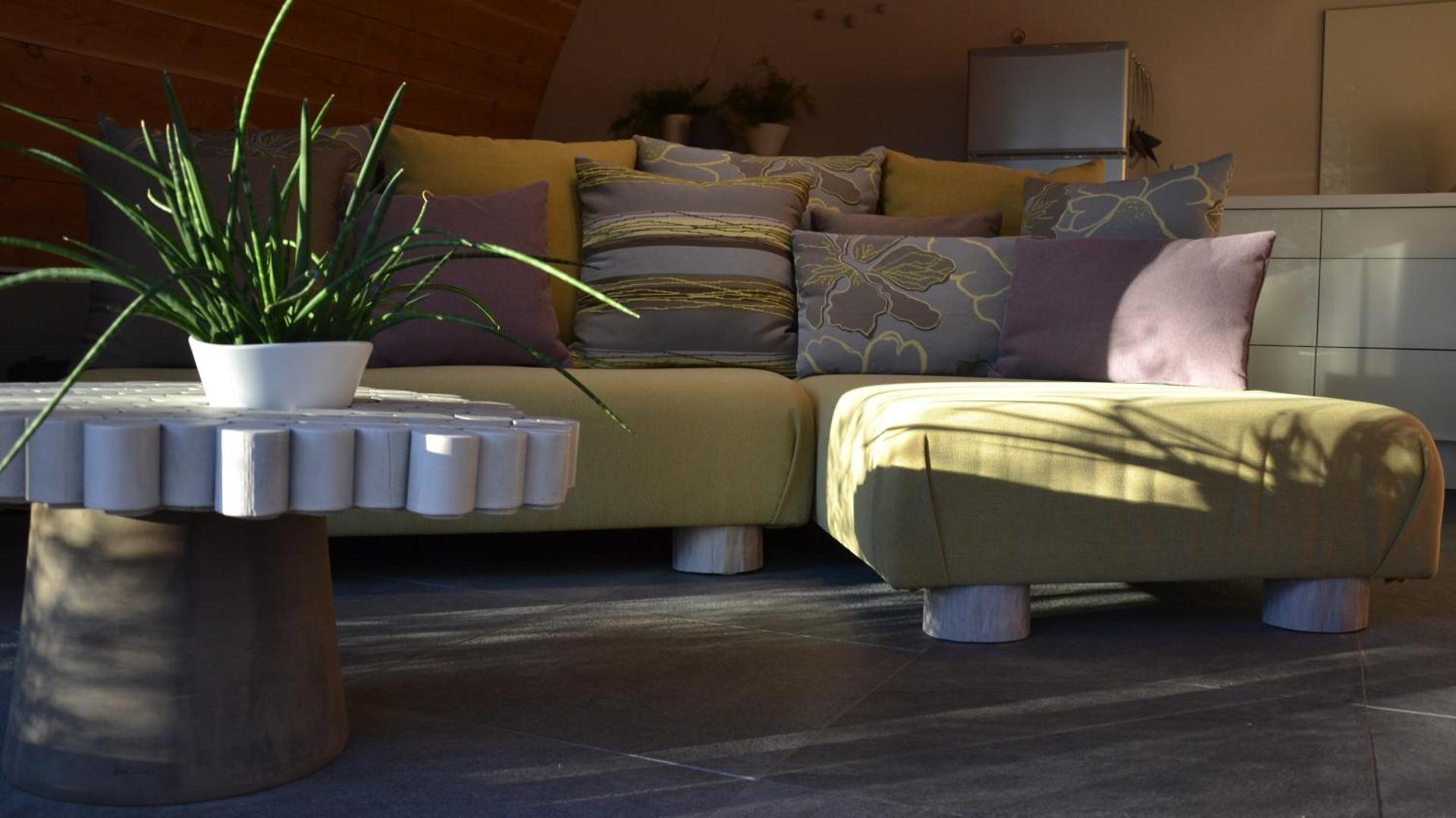 Communal lounge/ TV room