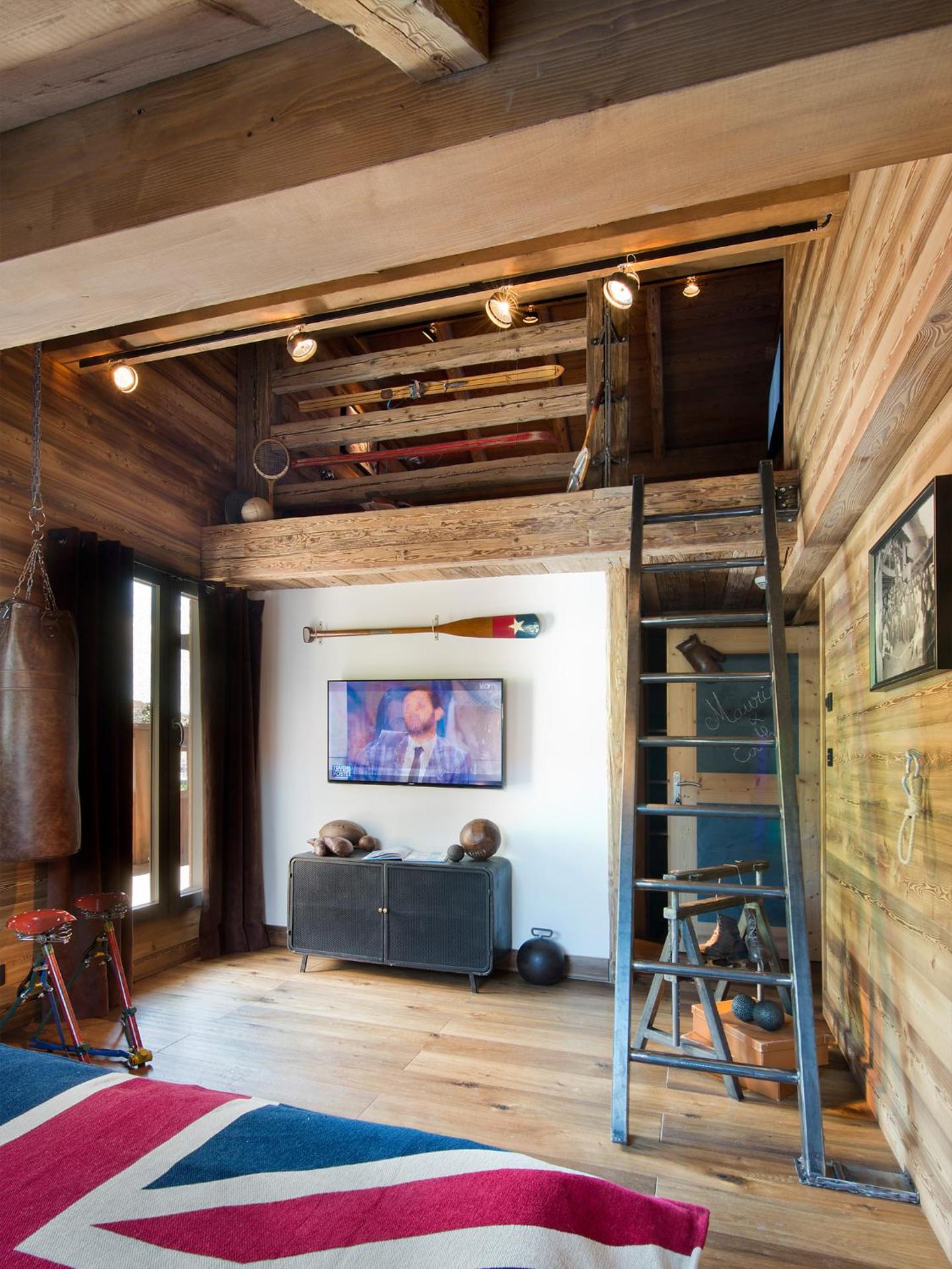 Communal lounge/ TV room