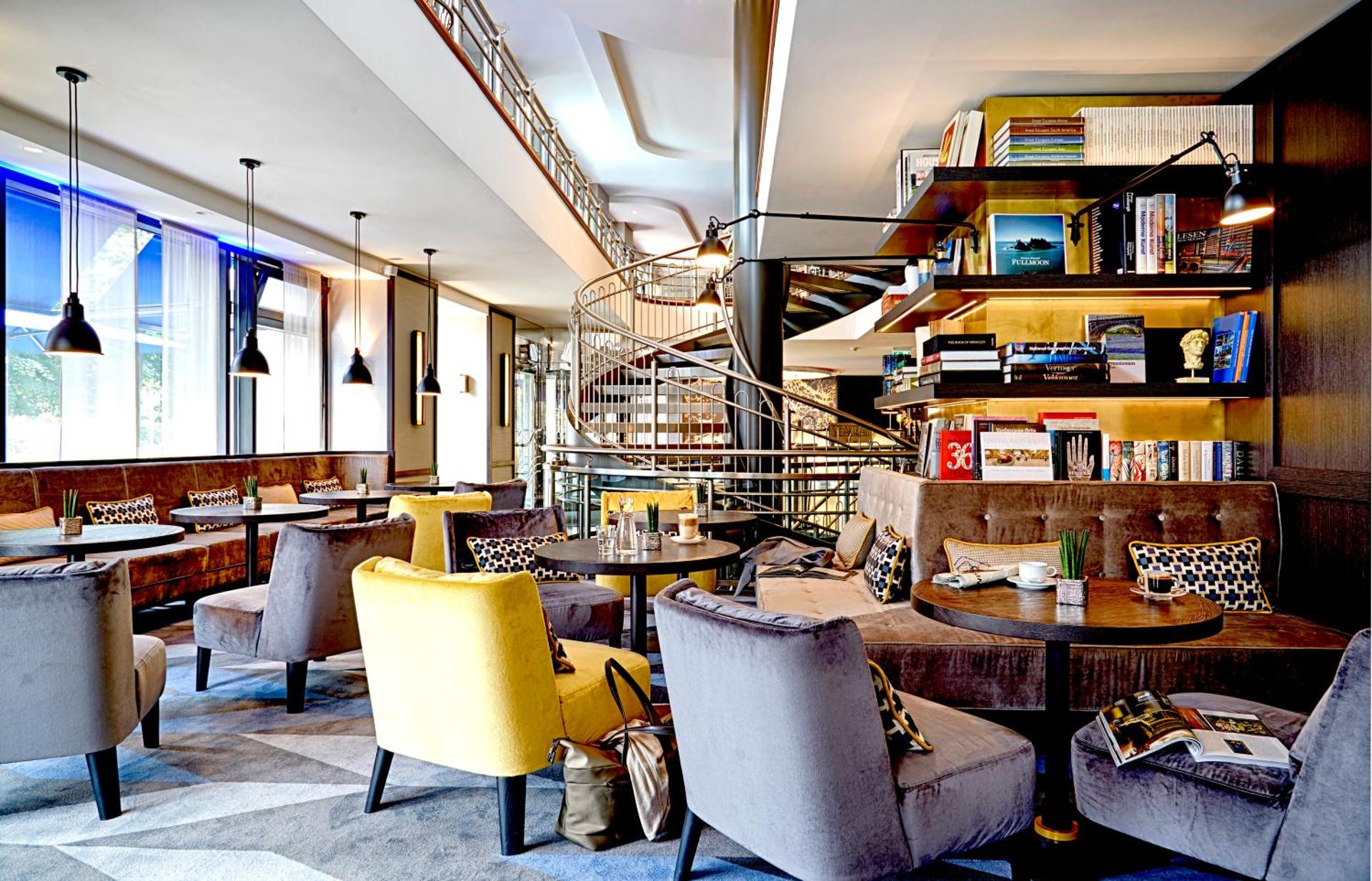 Communal lounge/ TV room