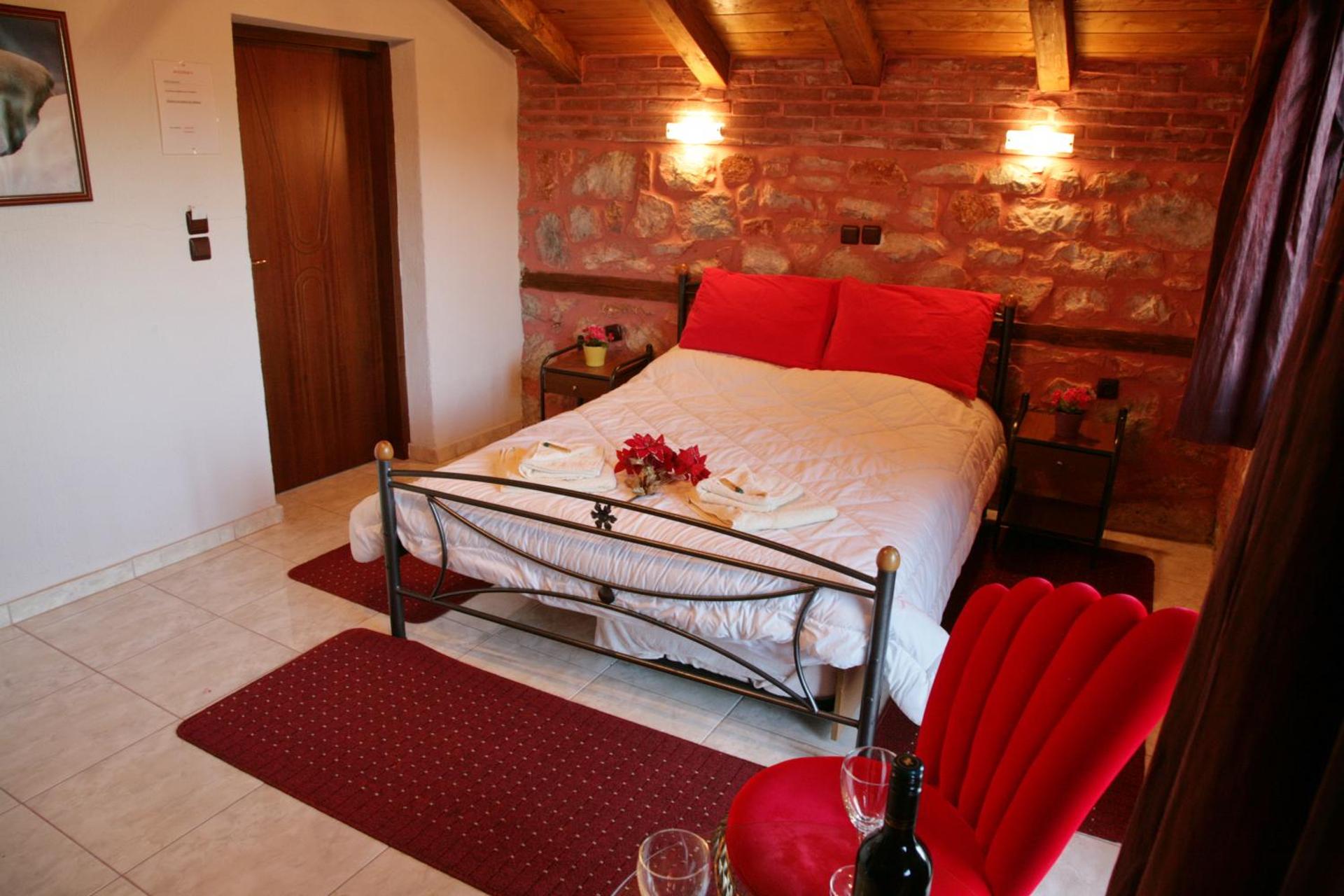 Double Room - Attic No Fireplace 