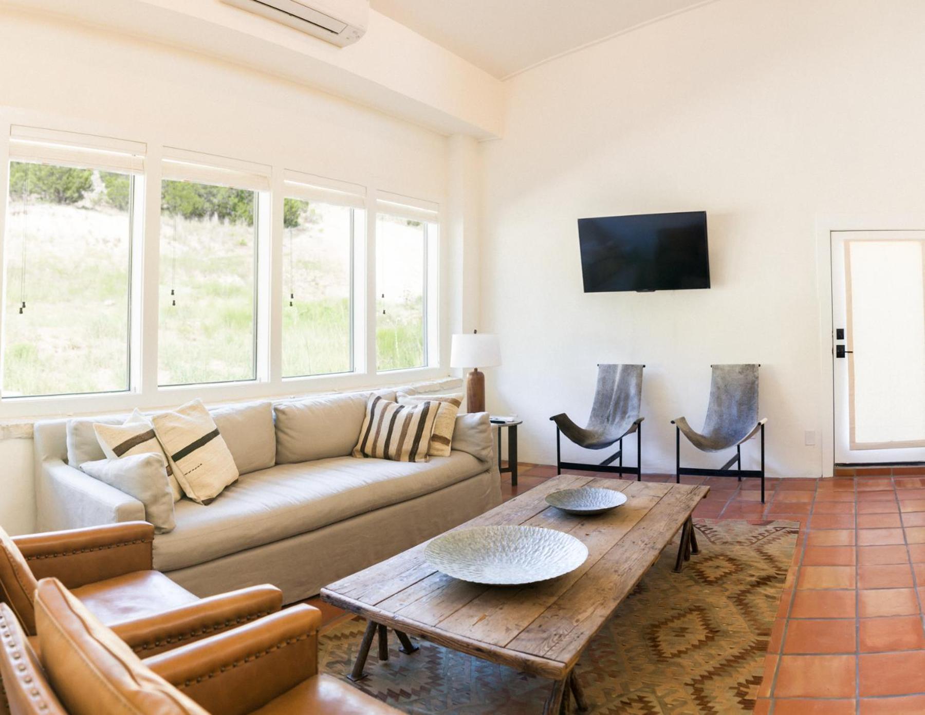 Communal lounge/ TV room