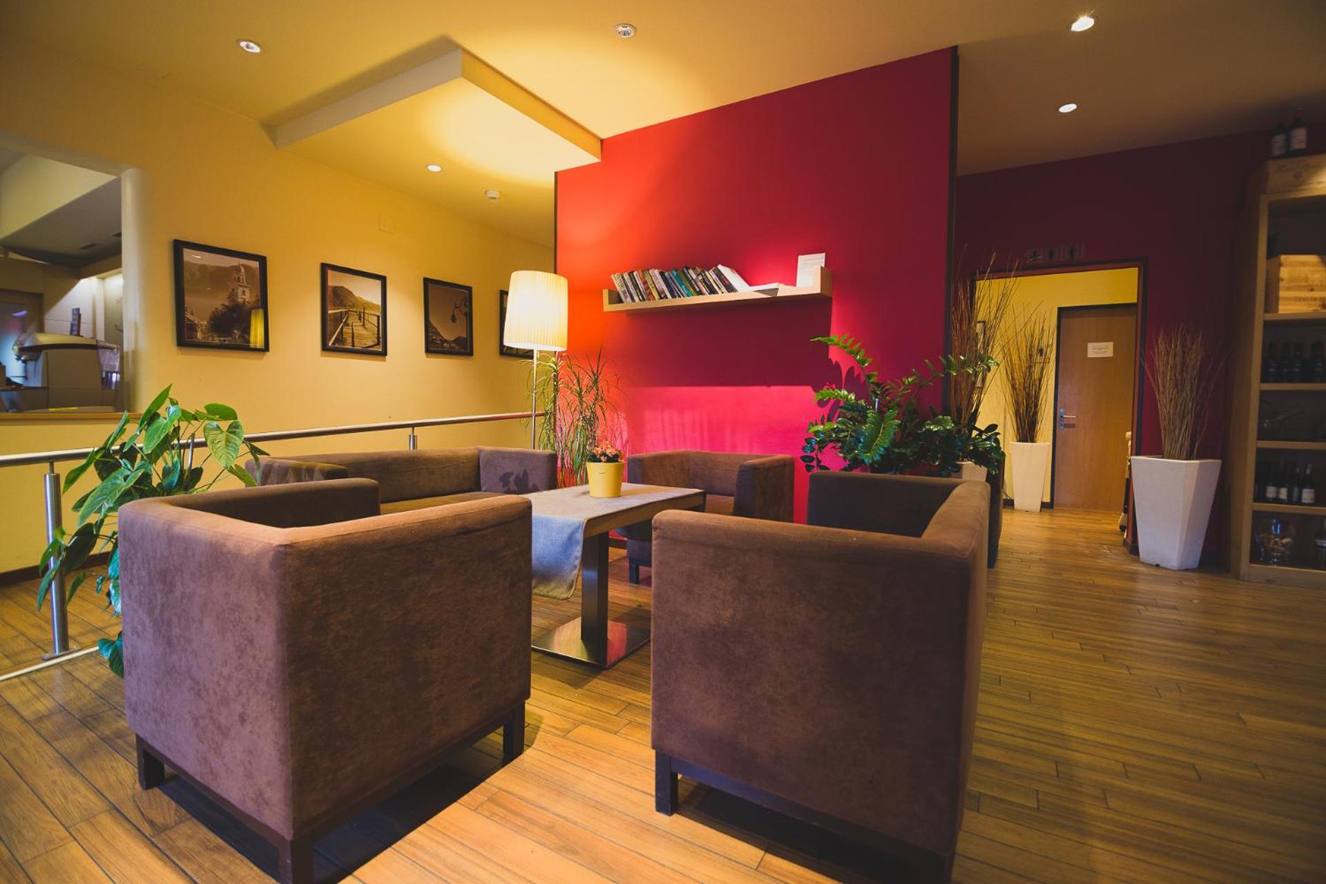 Enjoy 1313AG Hotel Touring