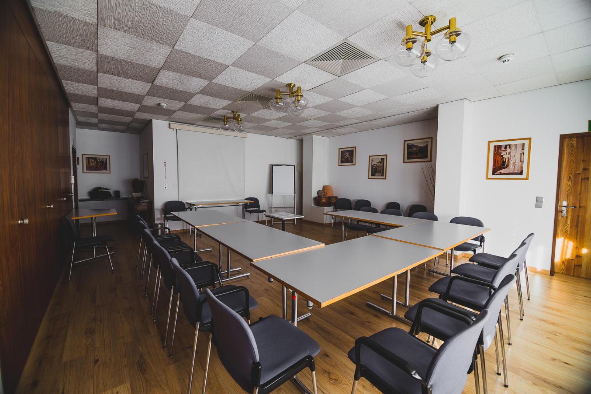 Enjoy 1313AG Hotel Touring