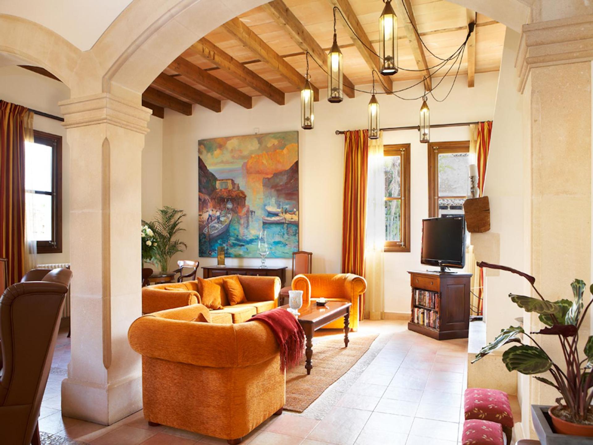 Communal lounge/ TV room