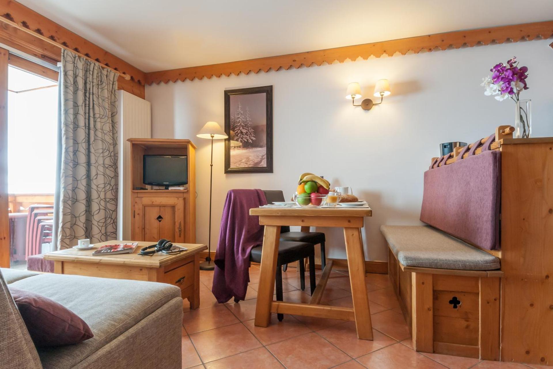 Communal lounge/ TV room