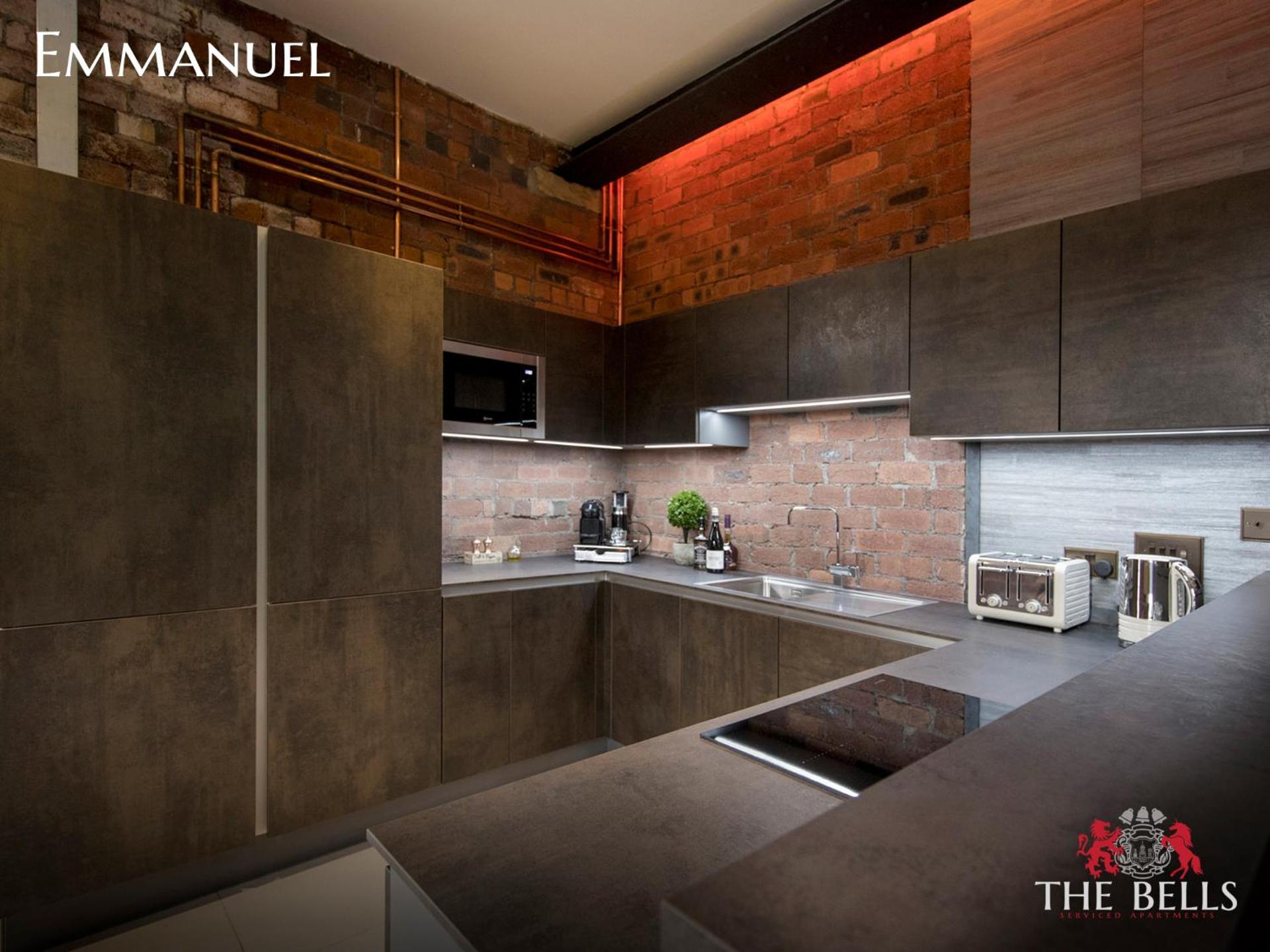 Emmanuel - Two Bedroom Suite with Balcony and Hot Tub