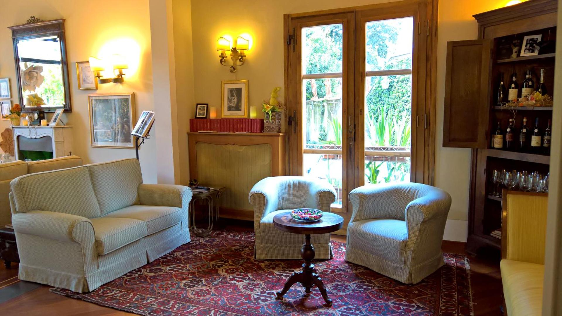 Communal lounge/ TV room