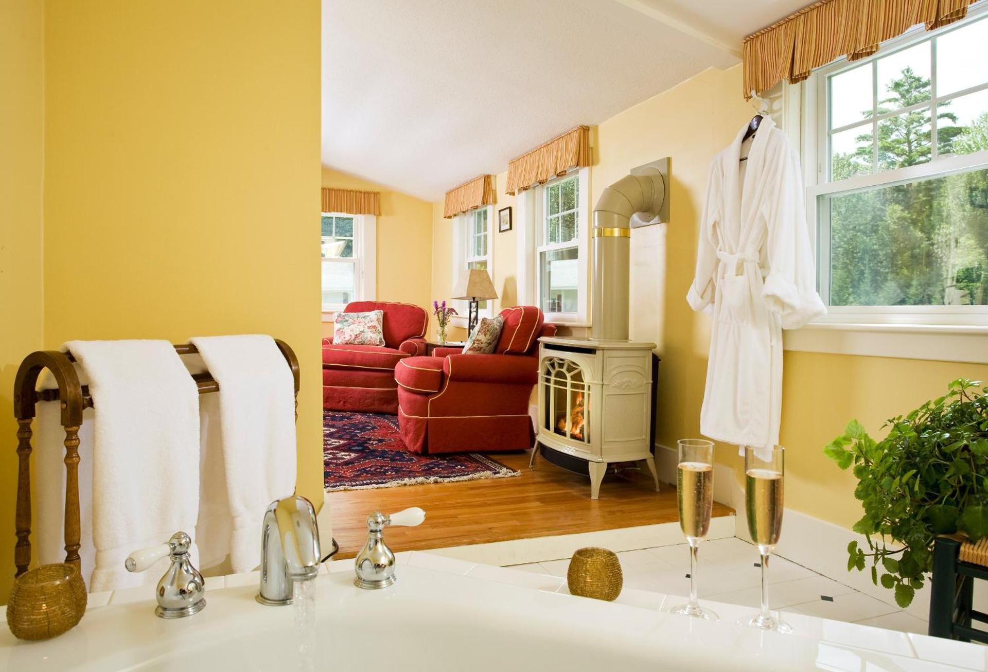 Nickerson Deluxe Whirlpool Suite