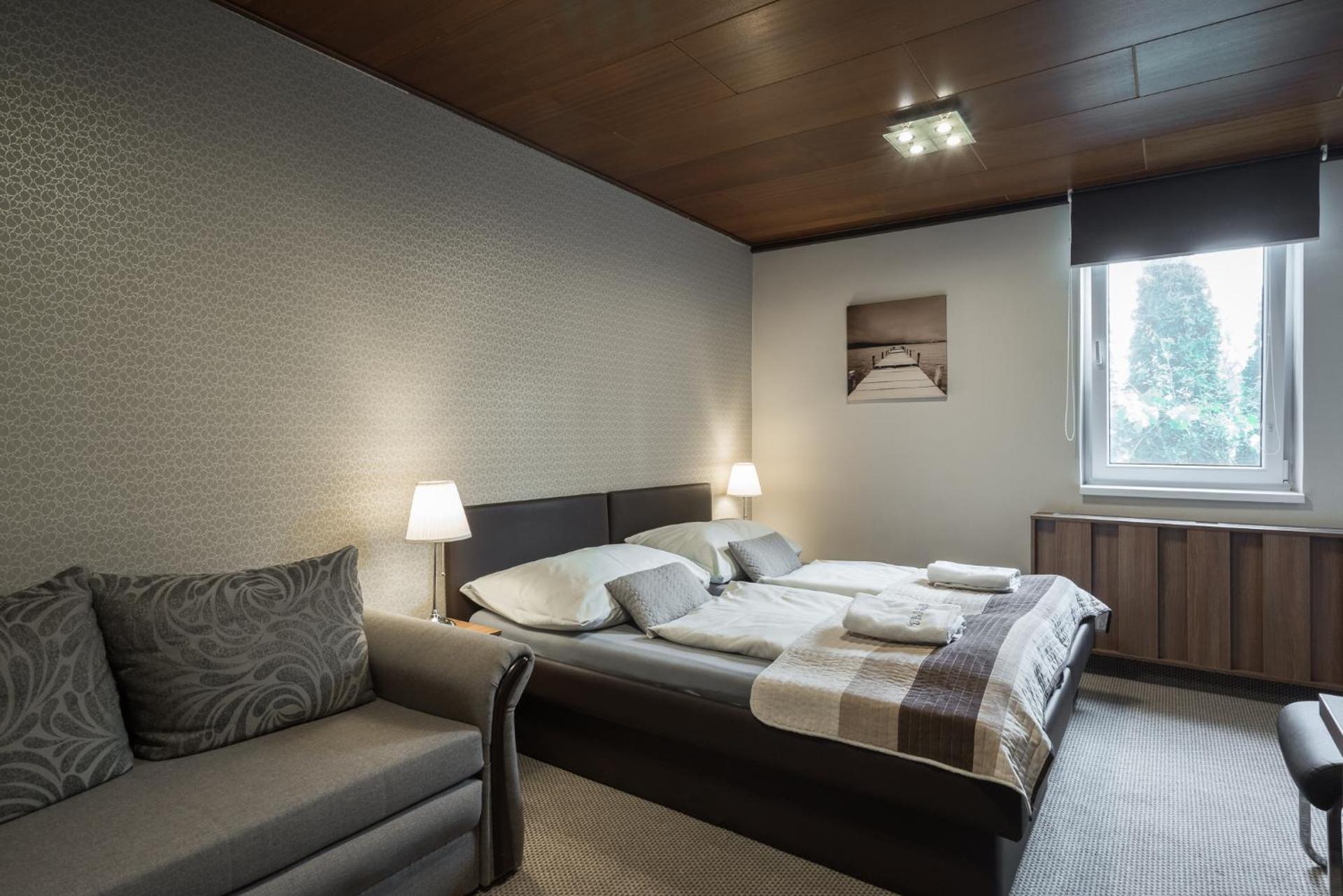 RESTAURACE A PENZION U DOUBKŮ