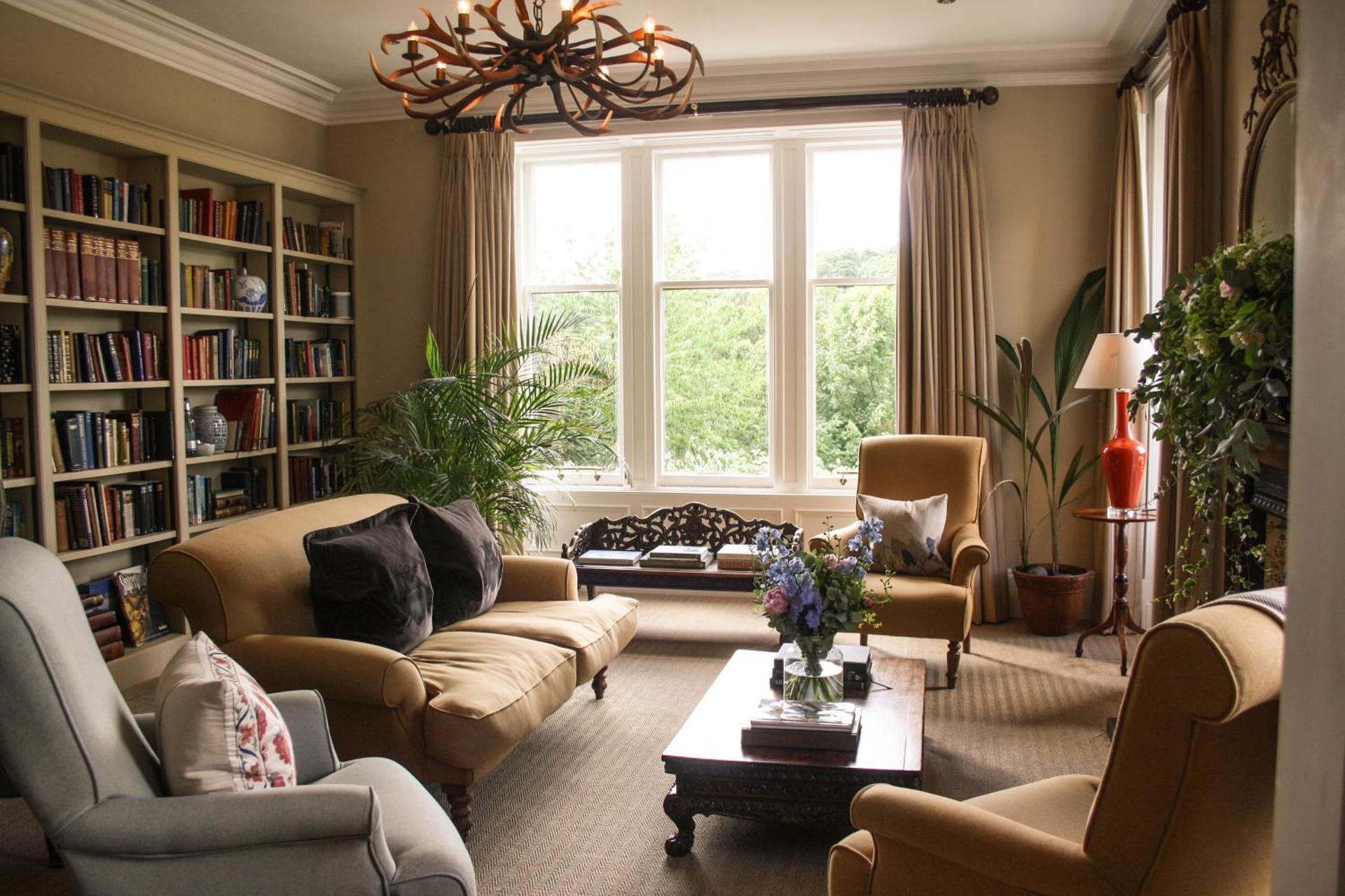 Communal lounge/ TV room