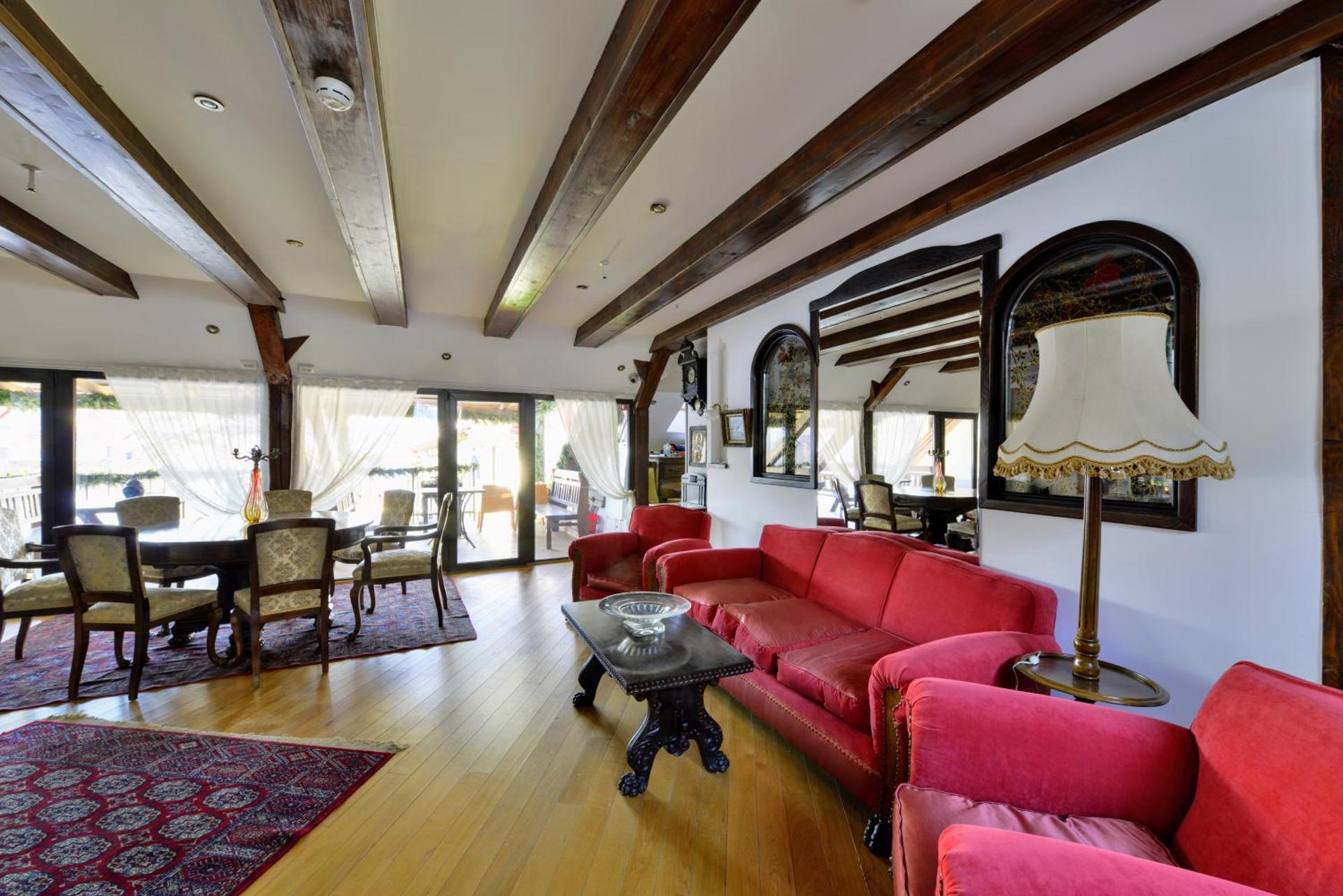 Communal lounge/ TV room