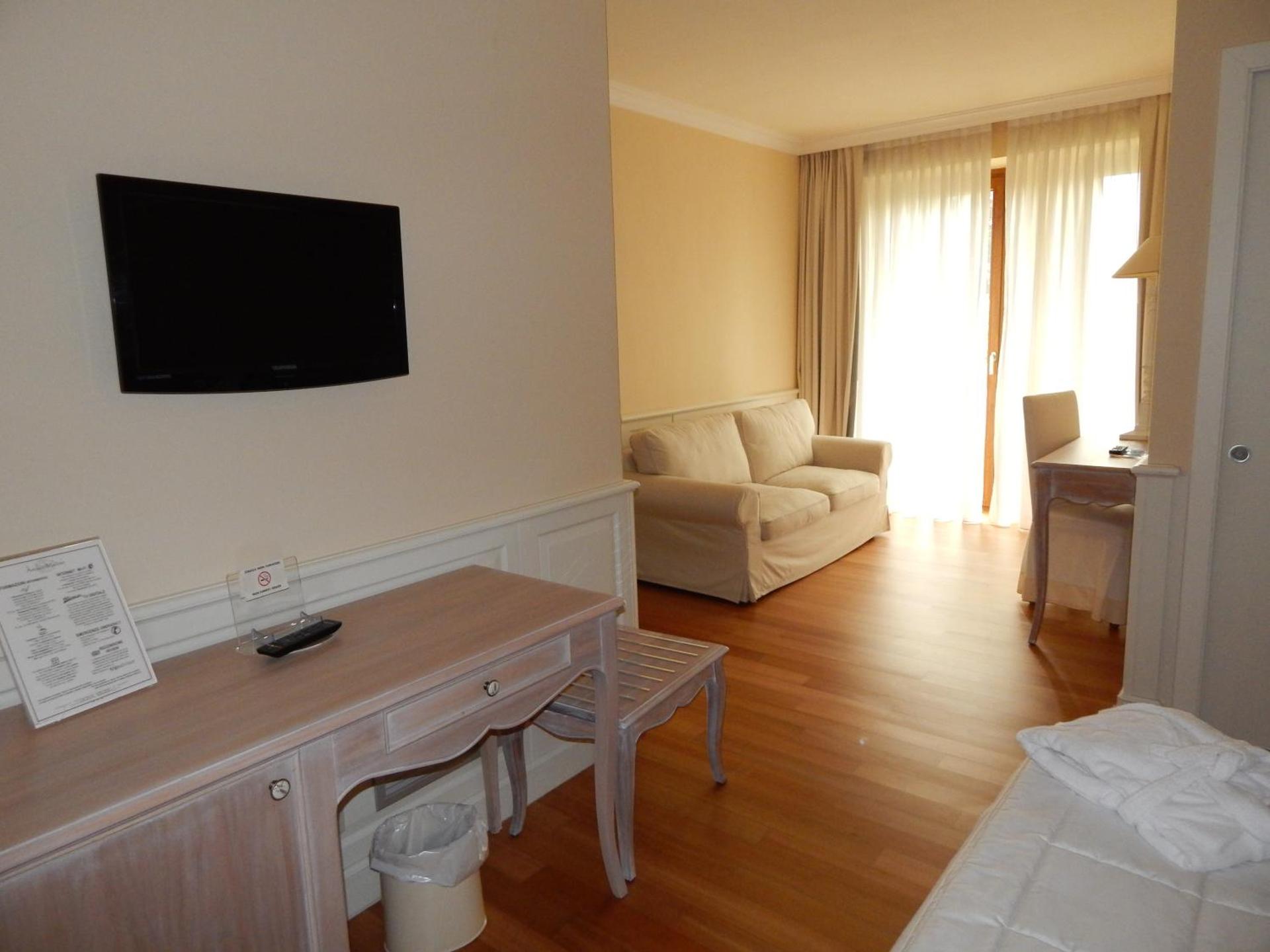 Photo of the whole room