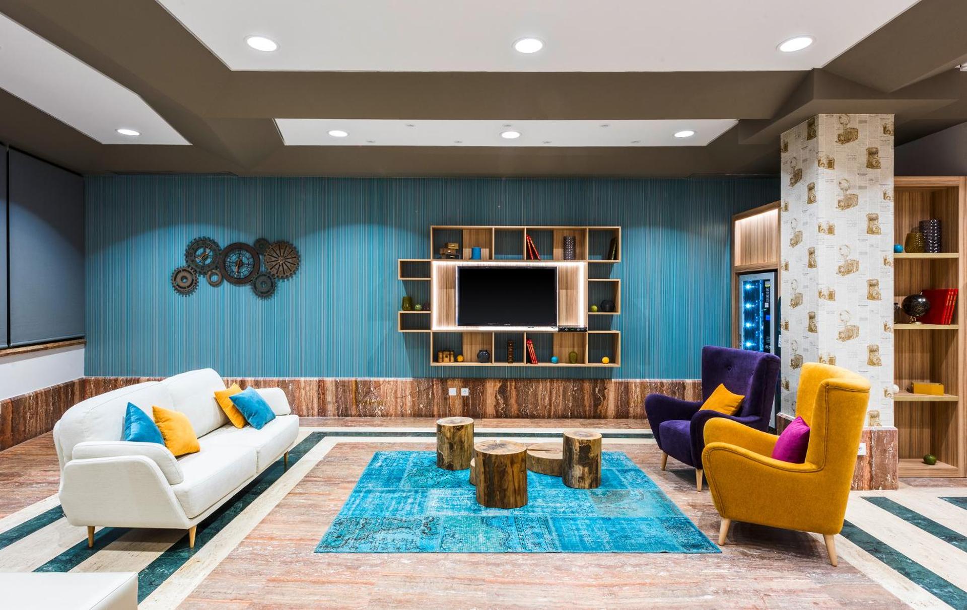 Communal lounge/ TV room