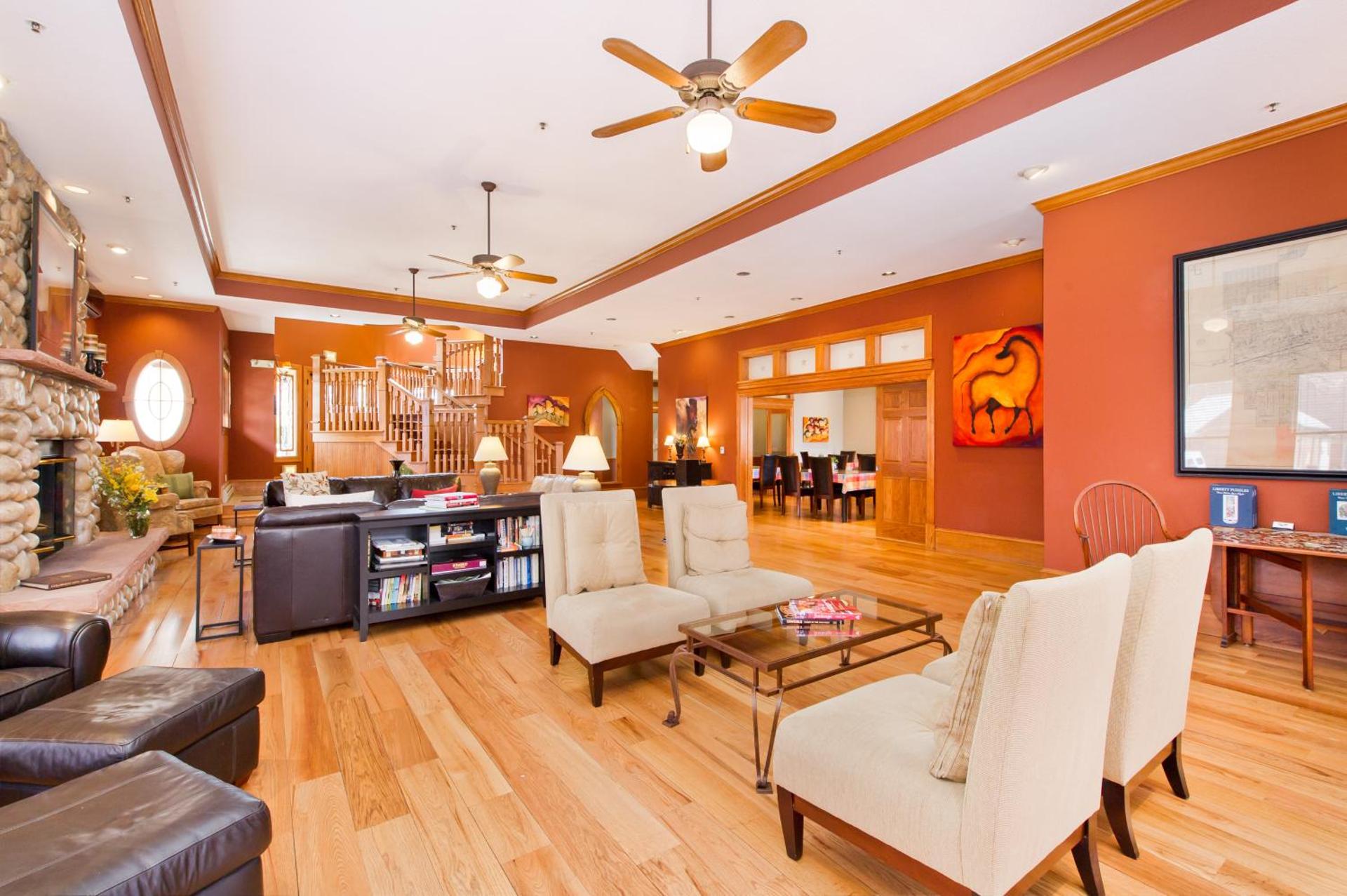 Communal lounge/ TV room