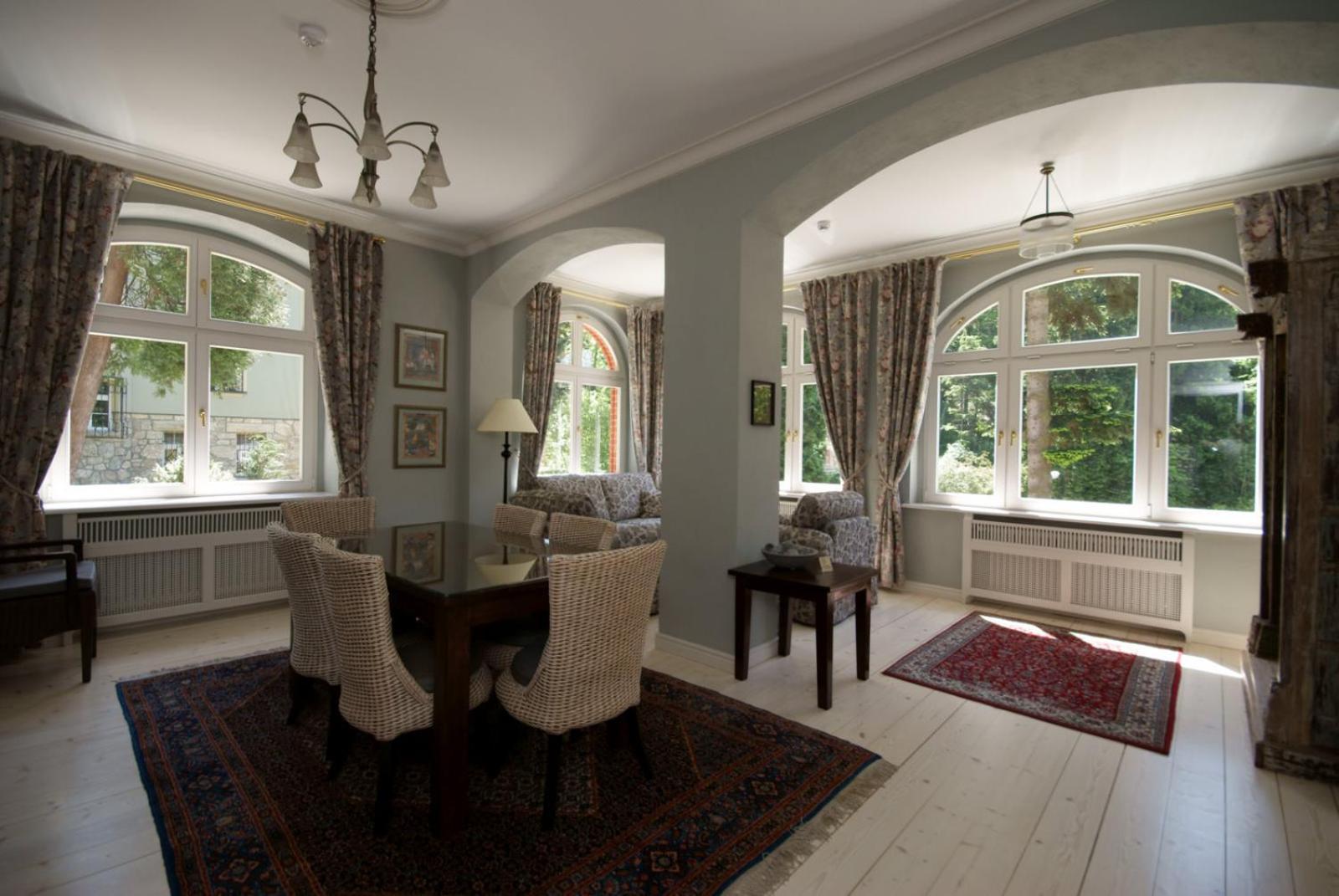 Communal lounge/ TV room