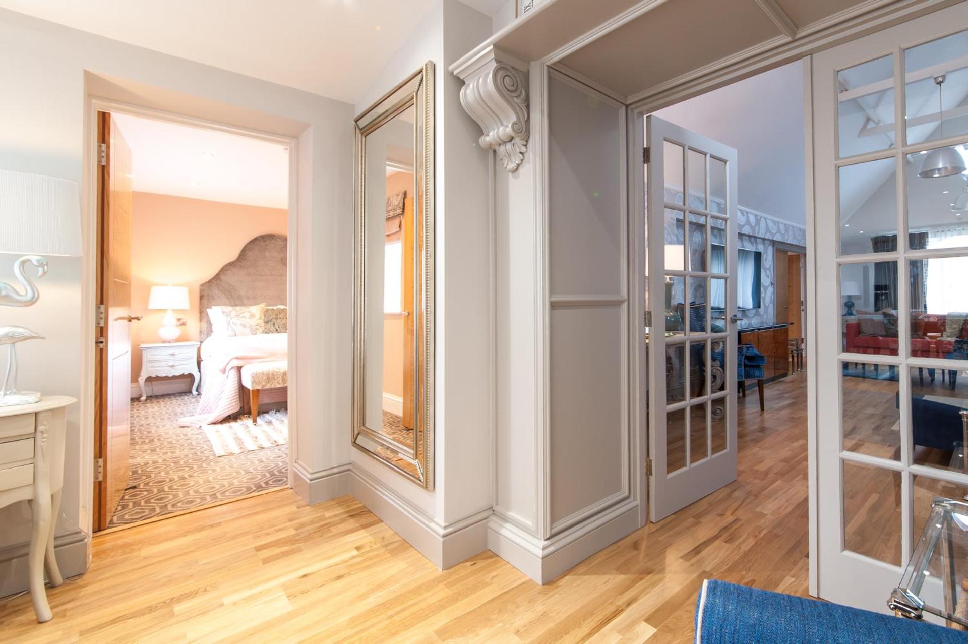 Suites at number Ten