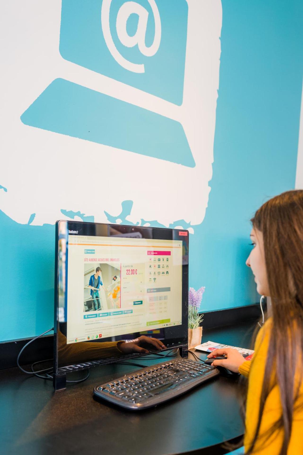 Communal lounge/ TV room