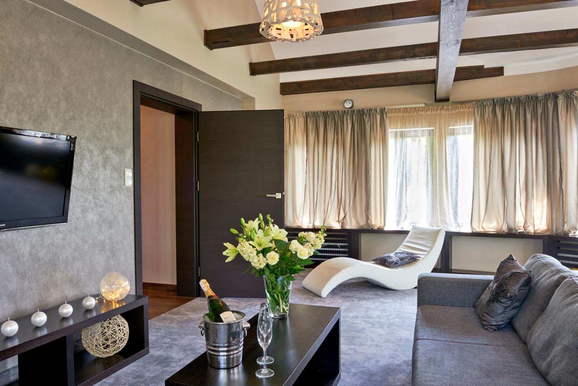 Photo of the whole room