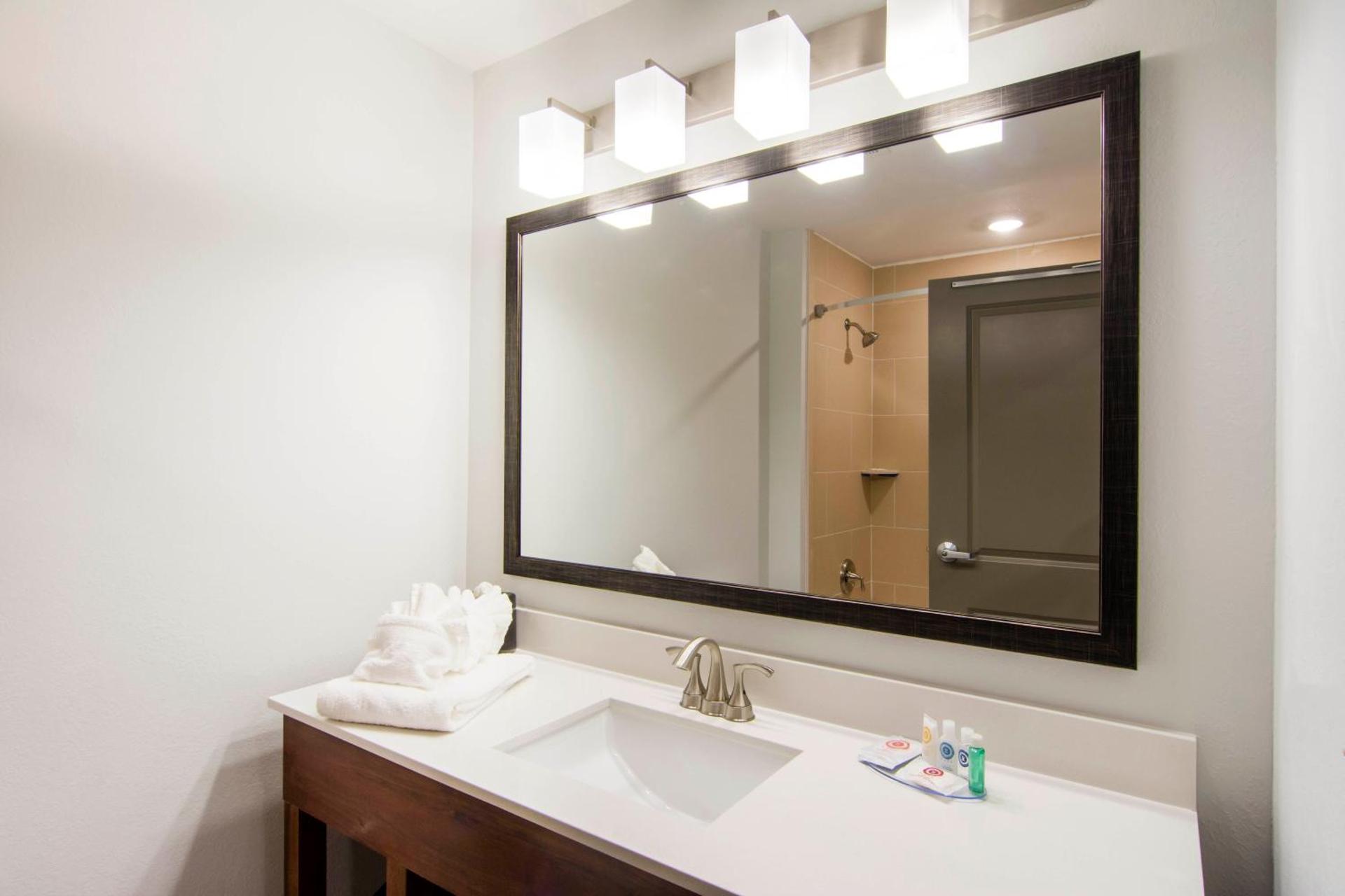 King Room - Accessible/Non-Smoking