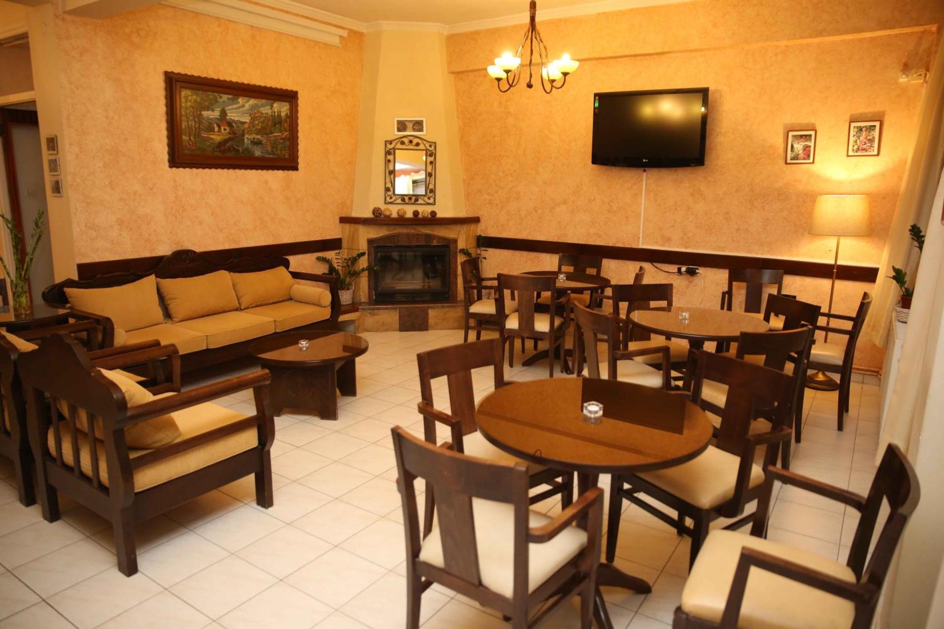 Communal lounge/ TV room