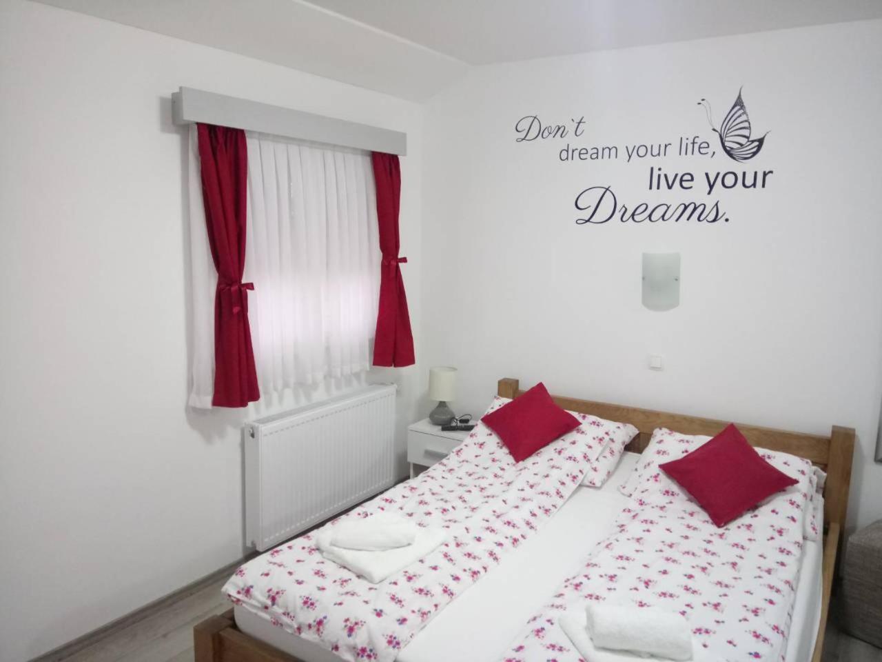 RESTORAN PRENOĆIŠTE CROATIA TURIST