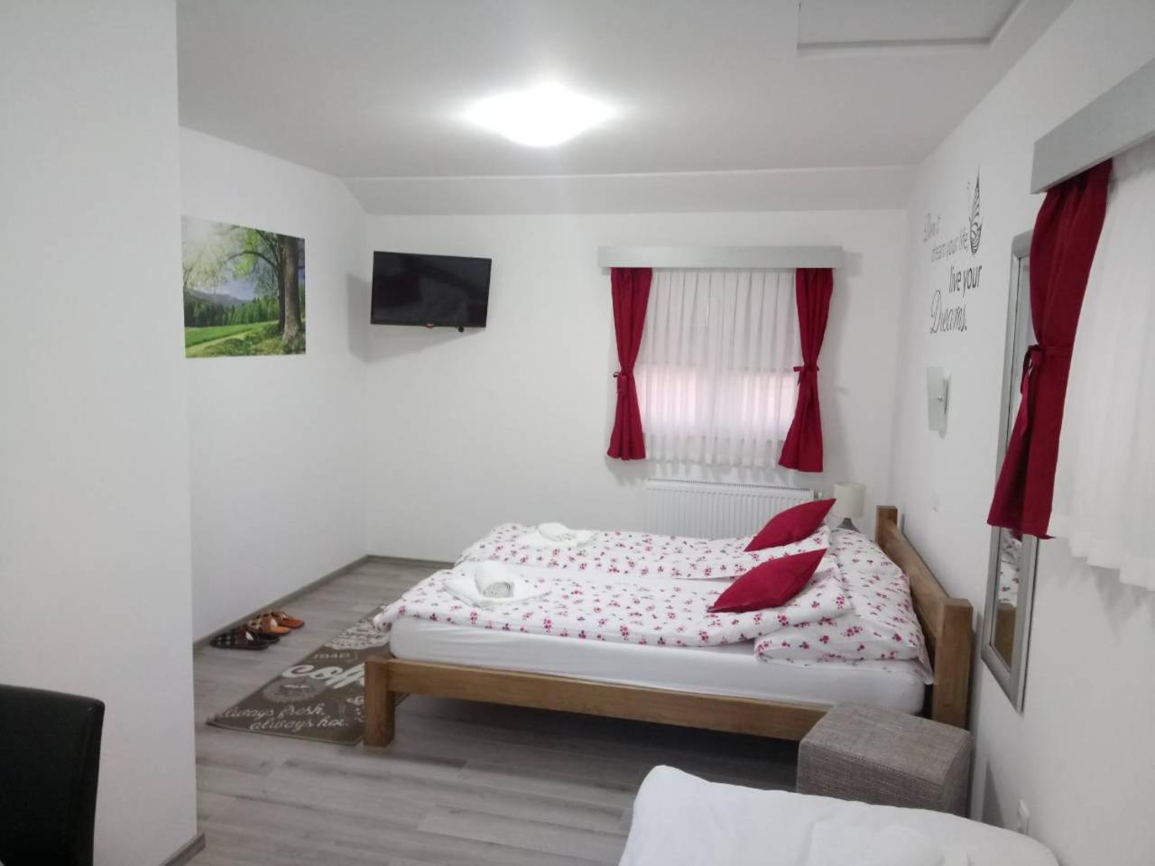 RESTORAN PRENOĆIŠTE CROATIA TURIST