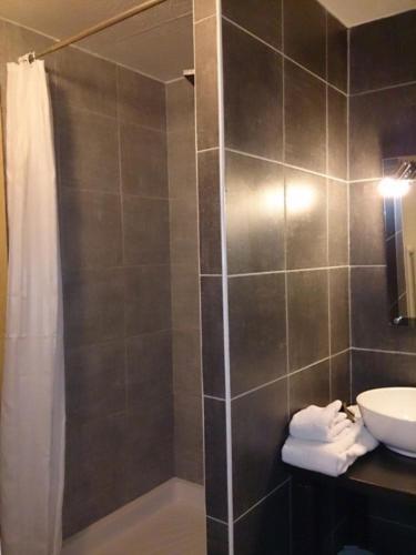 Hotel La Chaumière à 100 m du télécabine et de la gare