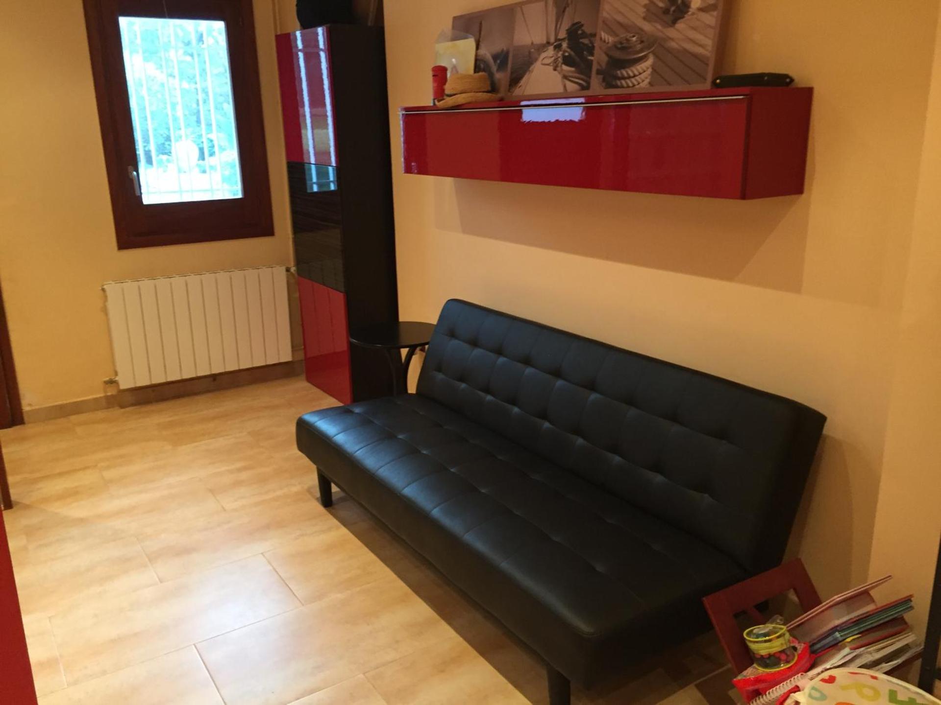 apartamento aislado jardín y piscina