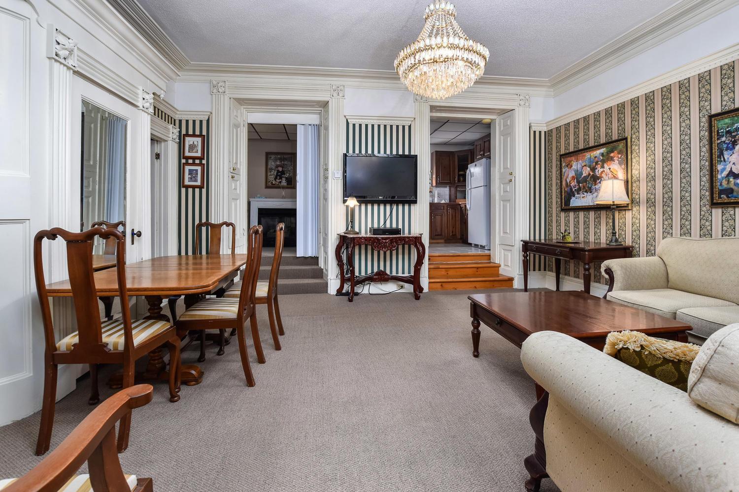 Communal lounge/ TV room