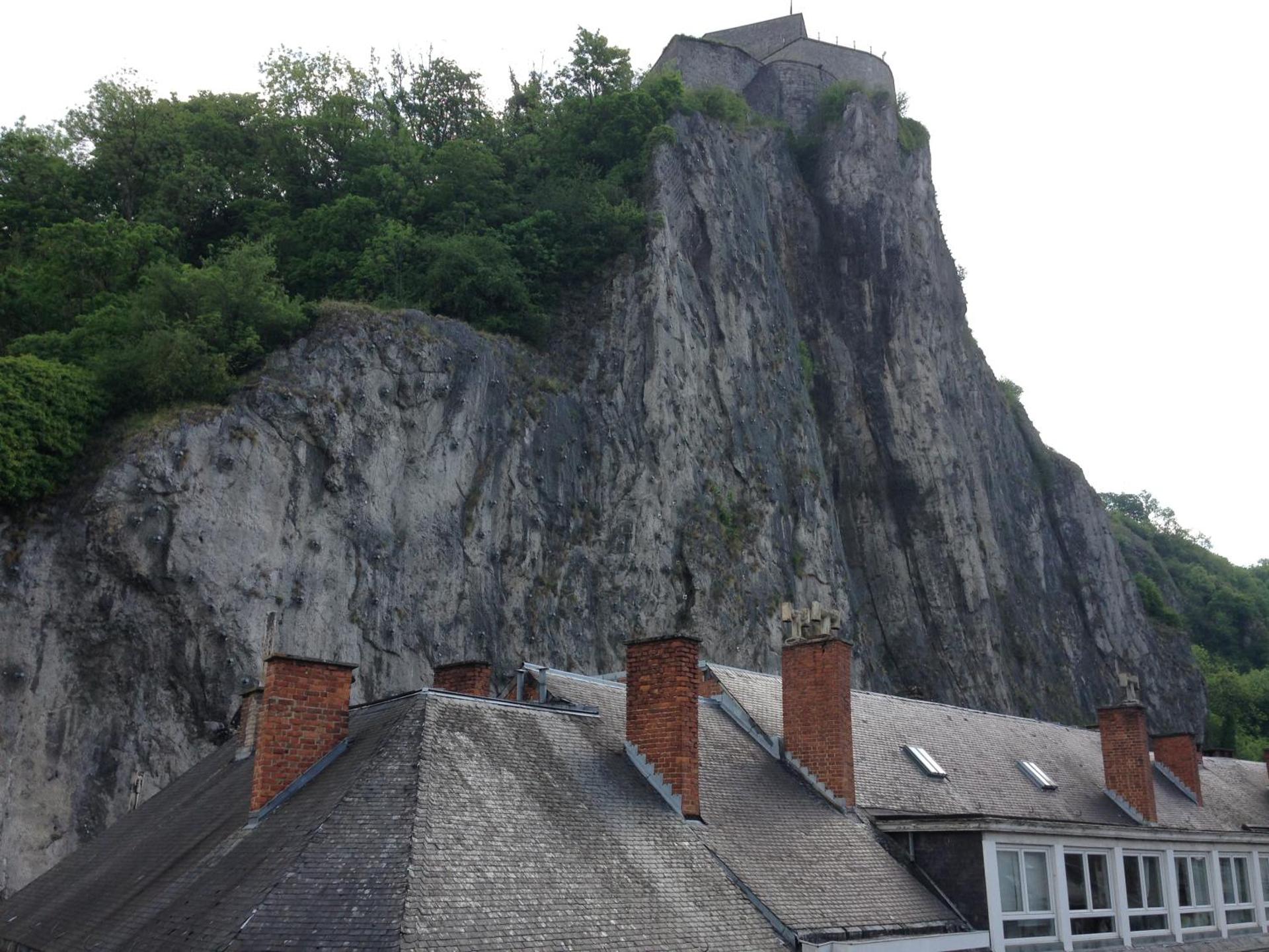 L'Inattendu "sur la croisette" Dinant centre