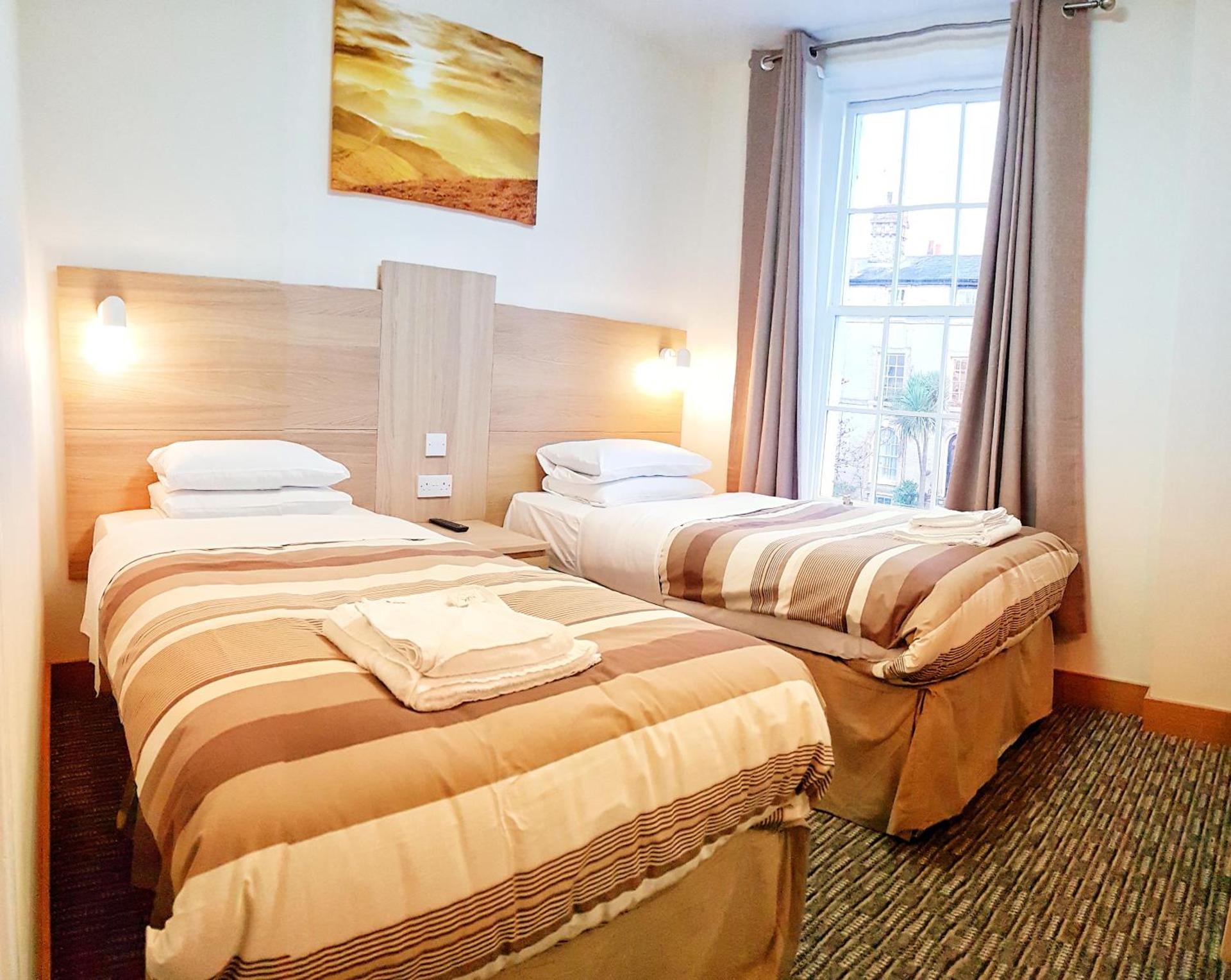 Superior Twin Room with Shared Bathroom