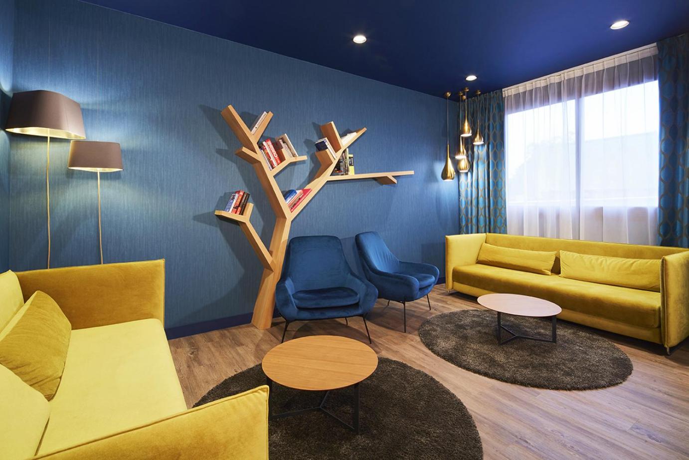 Communal lounge/ TV room