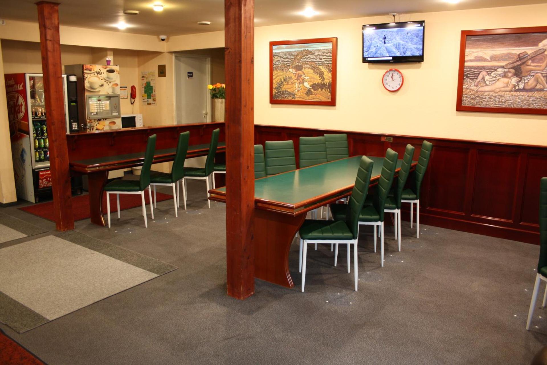 Communal lounge/ TV room