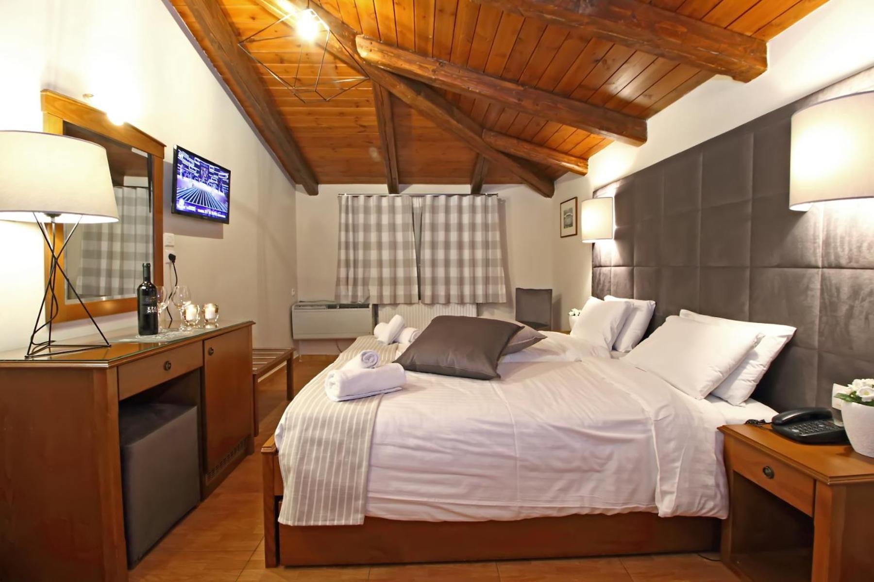 Superior Twin Room with Street View