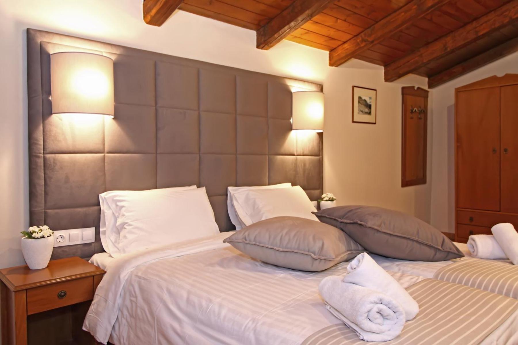 Superior Twin Room with Street View