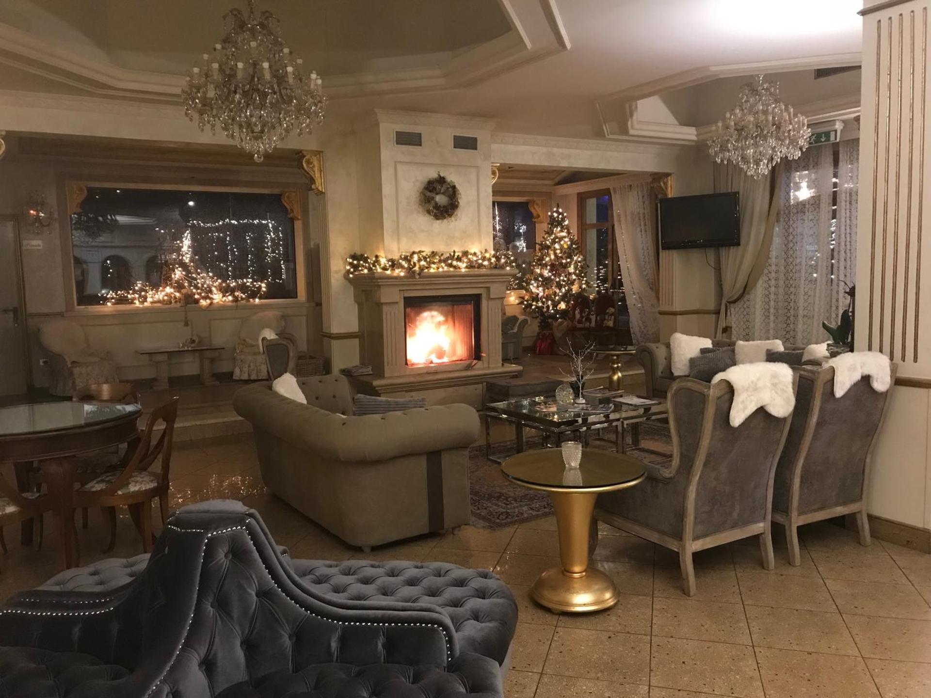 Communal lounge/ TV room