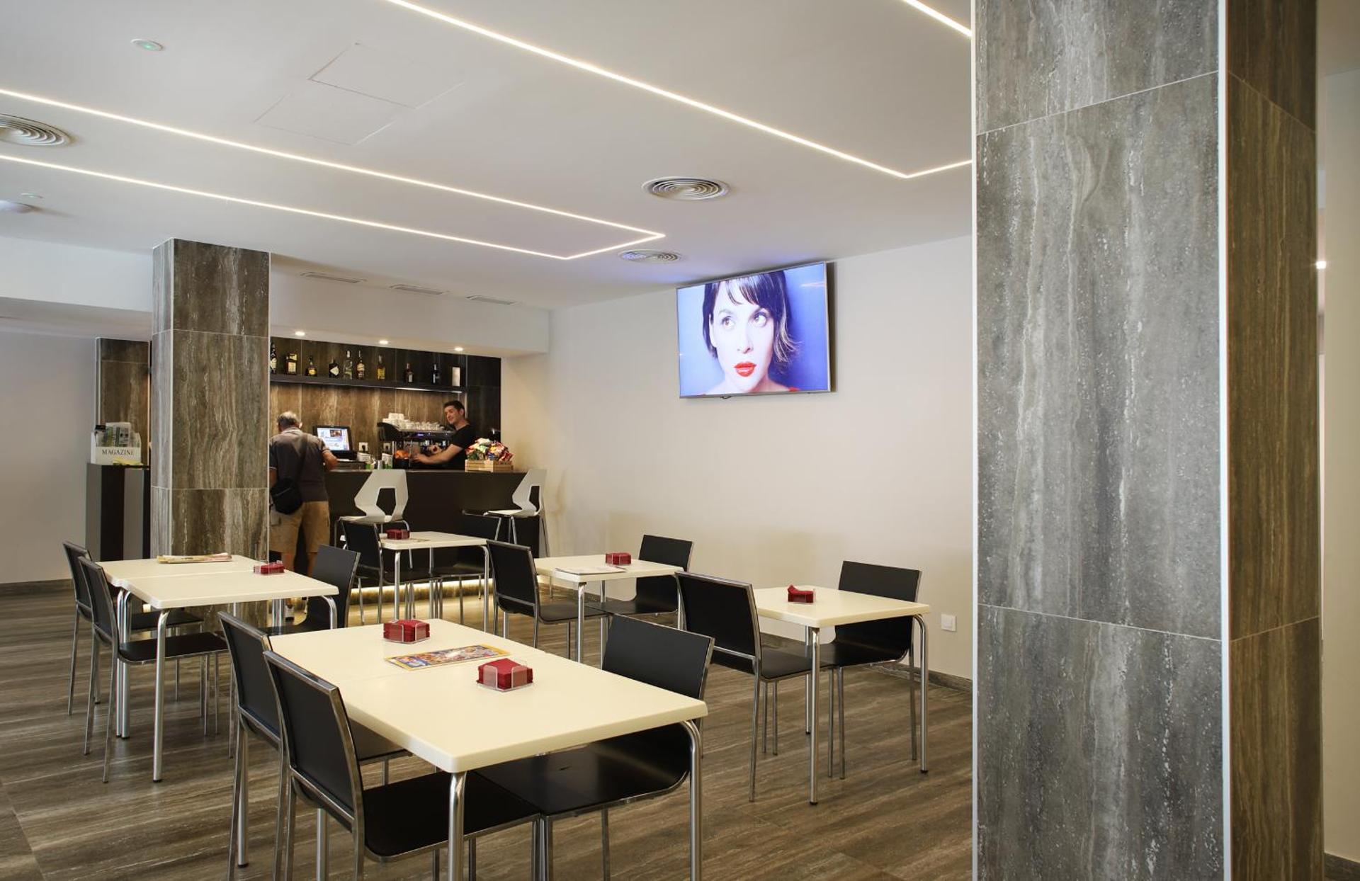 Communal lounge/ TV room