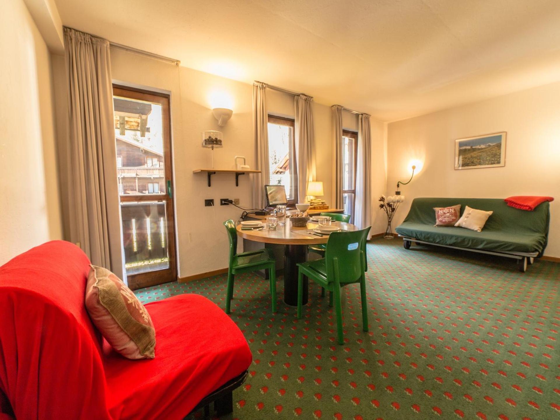 Communal lounge/ TV room