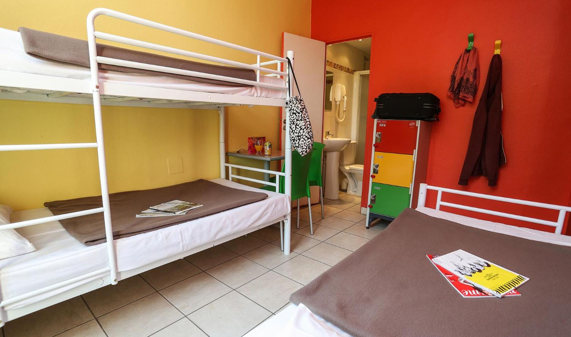 Le Montclair Montmartre by River