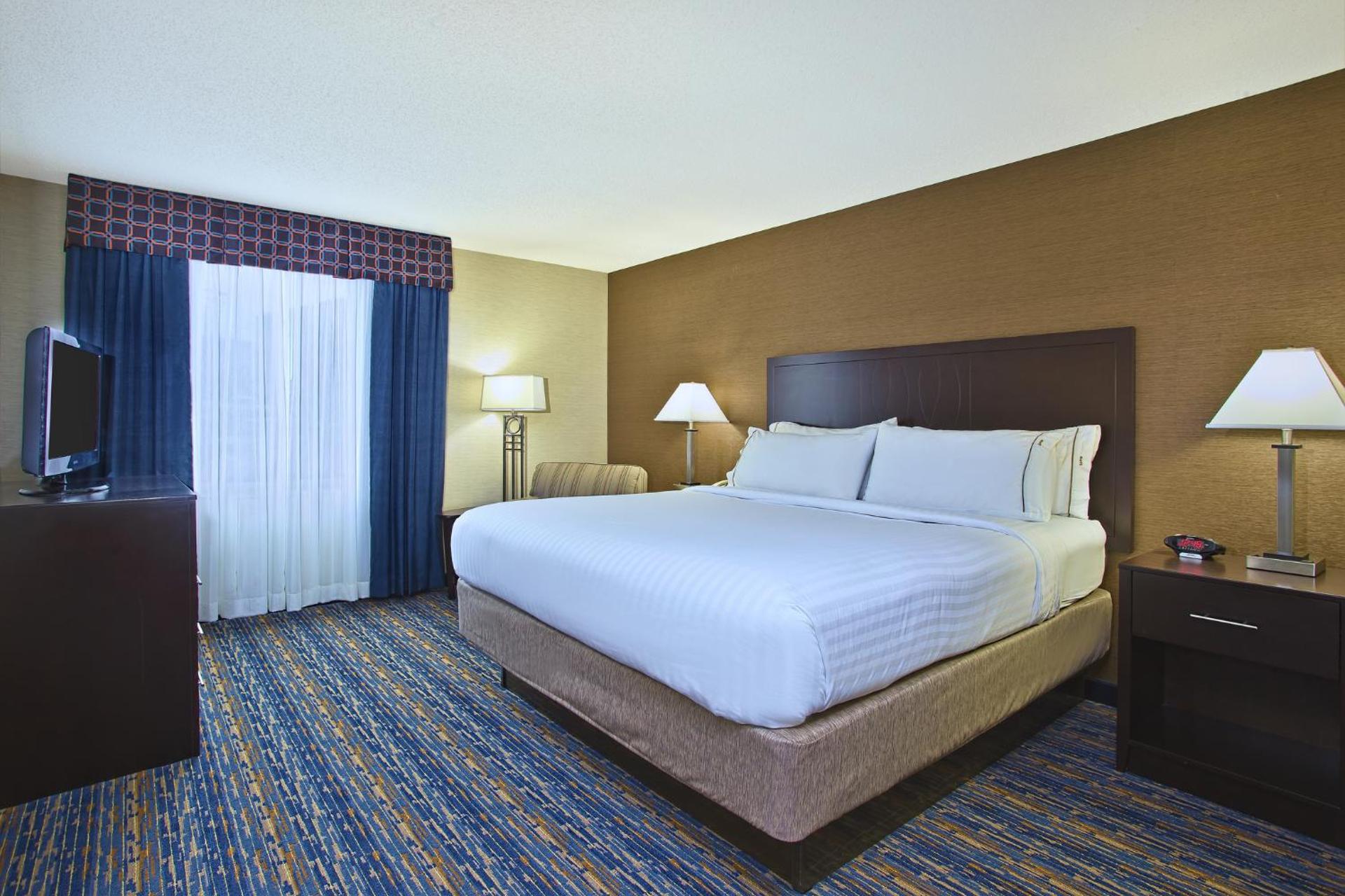 Holiday Inn Express and Suites Pittsburgh West Mifflin by IHG