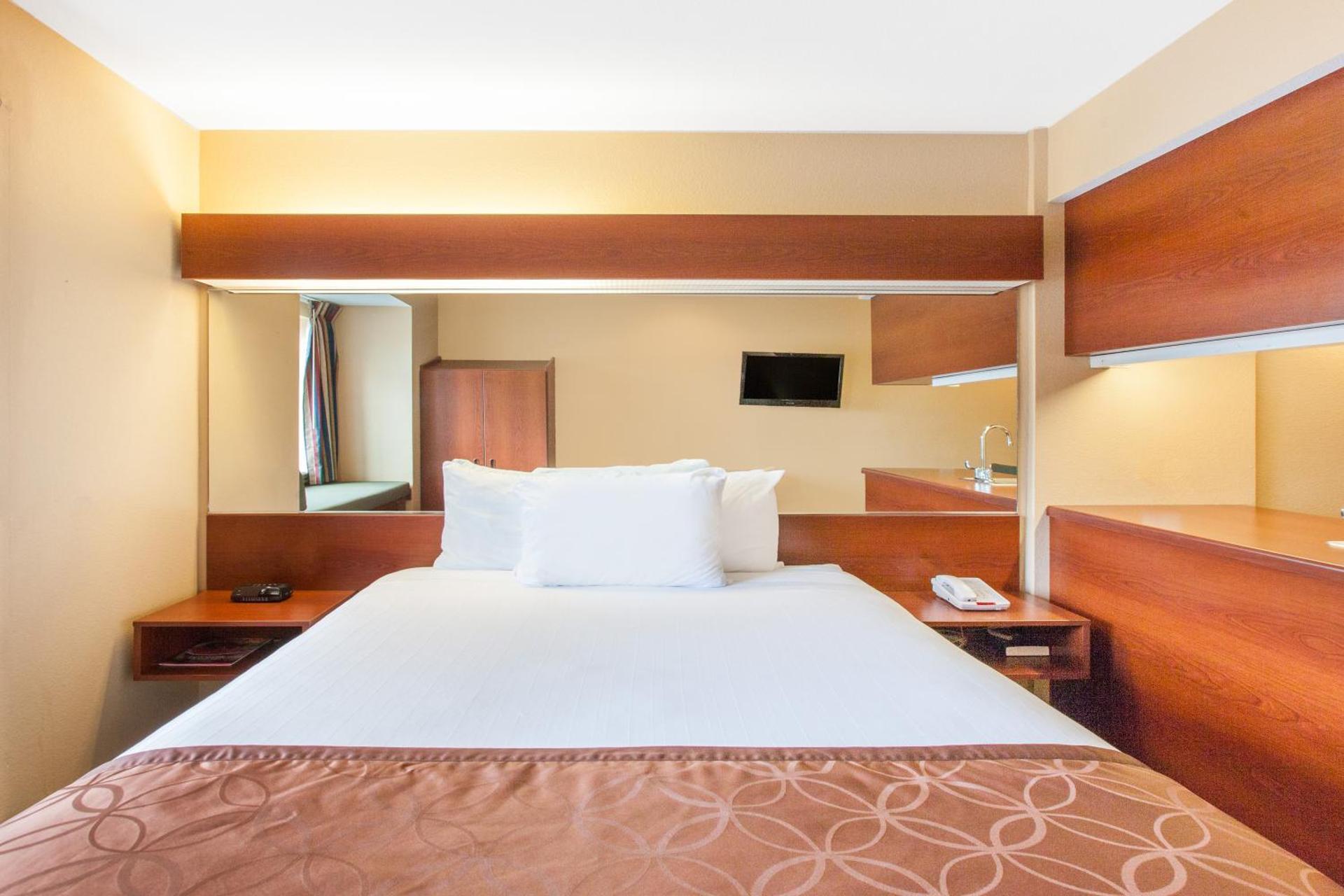 Microtel Inn by Wyndham Rogers