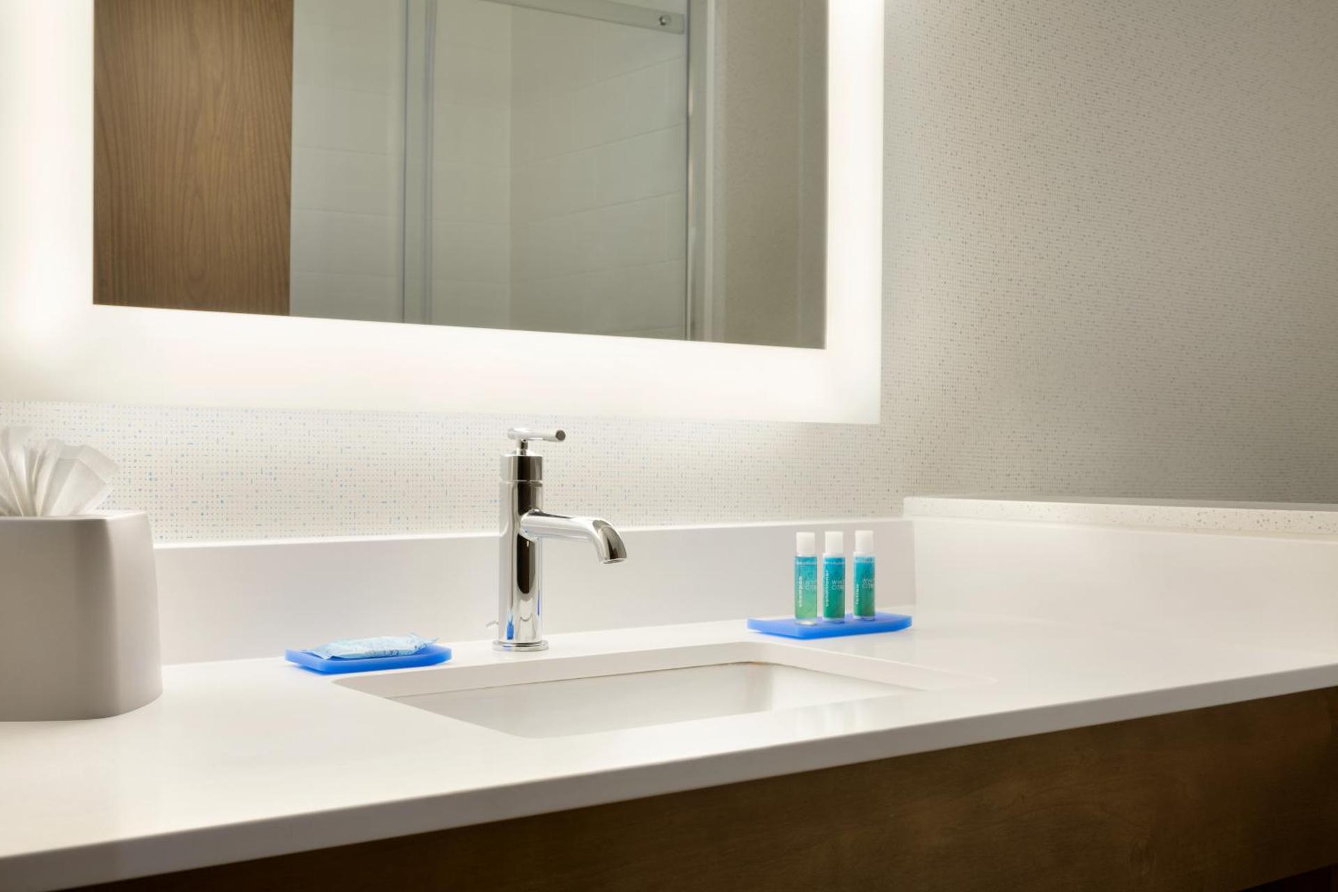 Holiday Inn Express & Suites - McAllen - Medical Center Area by IHG