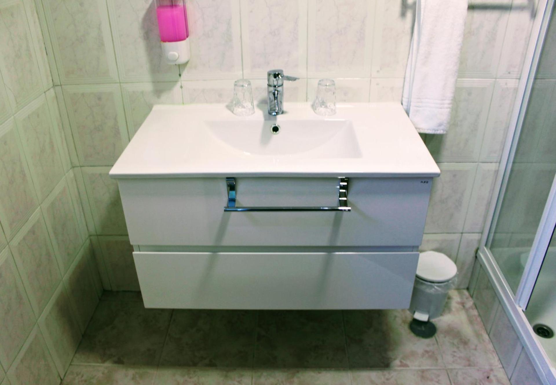 Standard Twin Room with Shared Bathroom