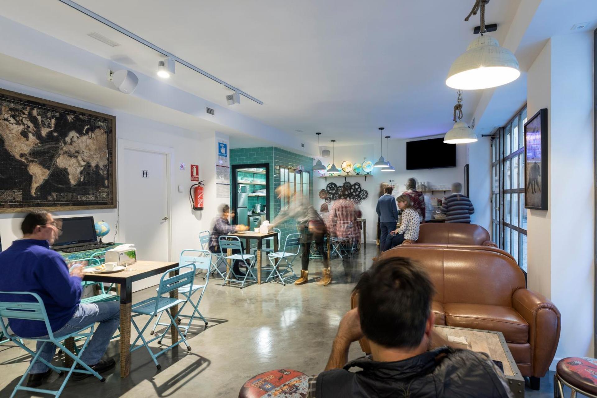 Winederful Hostel & Café