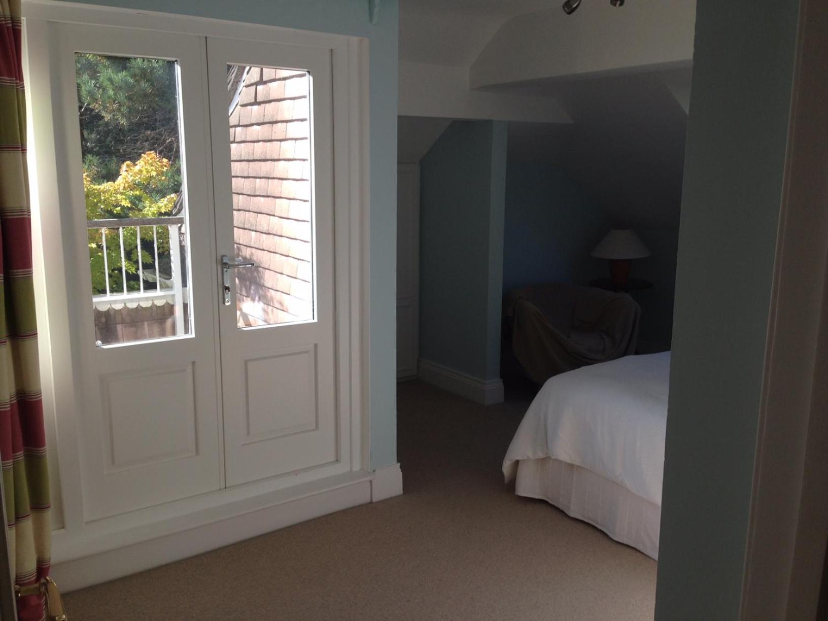 Standard Twin Room with Shared Bathroom