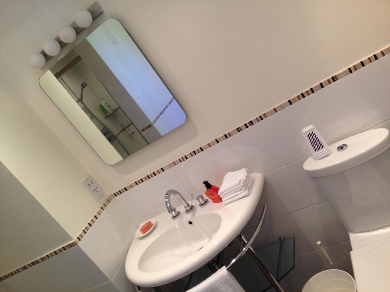 Standard Twin Room with Shared Bathroom